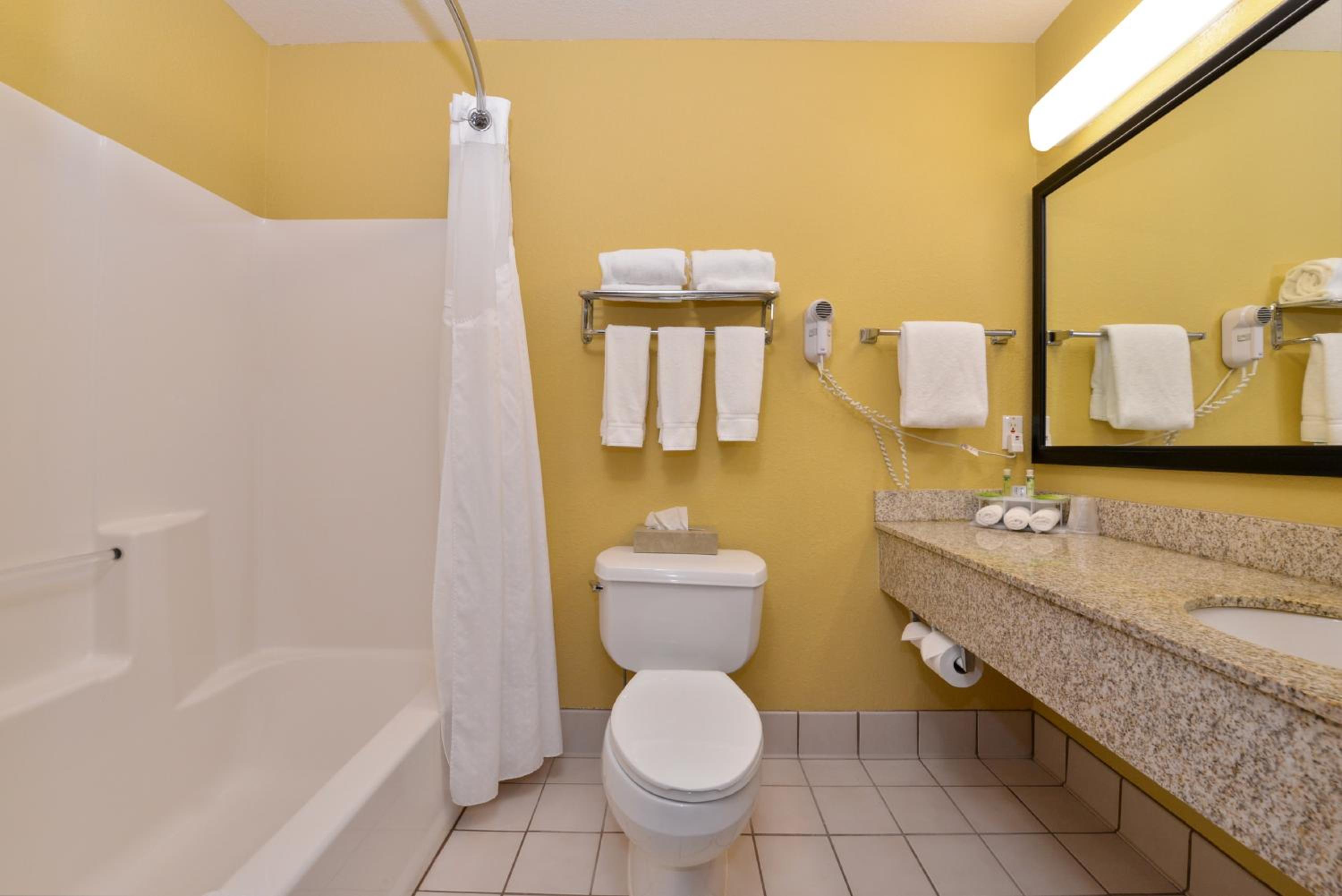Standard King Room - Photo 4