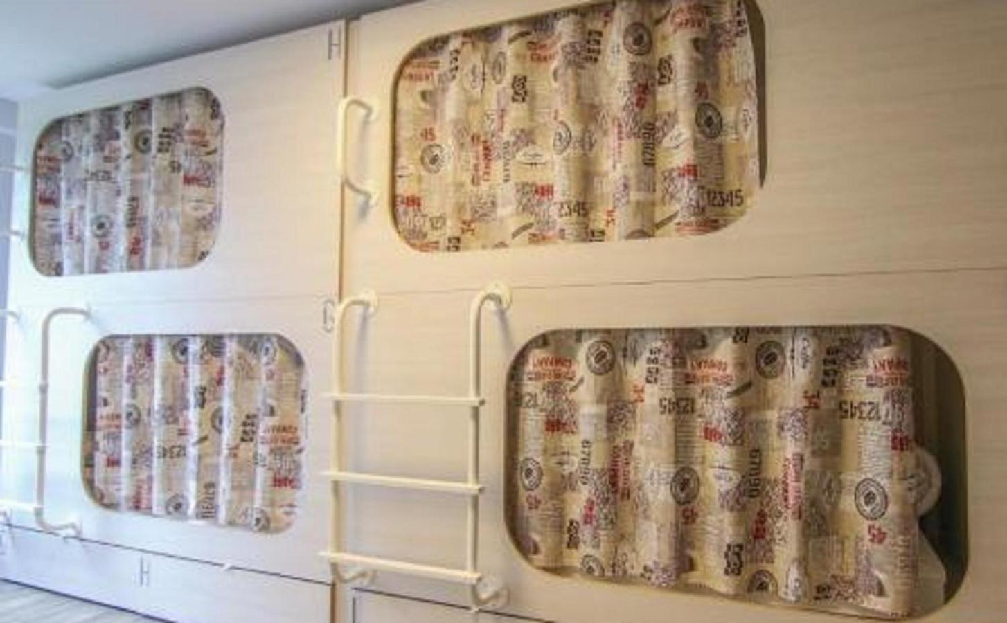 litera en Habitación compartida femenina de 4 camas