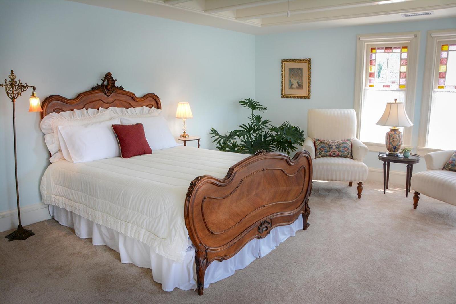 Deluxe Queen Suite photo 2