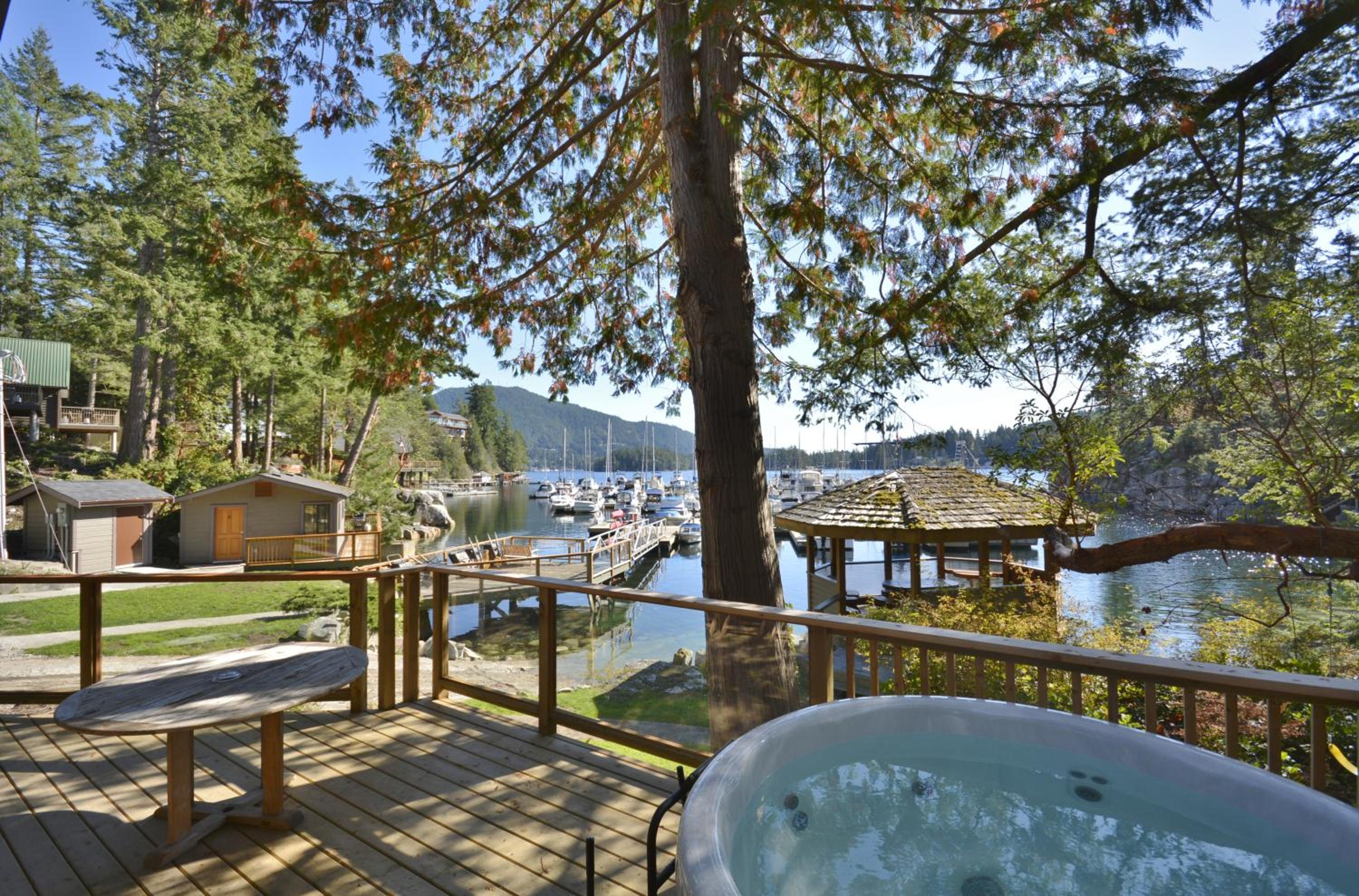 Two-Bedroom Oceanfront Cottage with Jacuzzi photo 2