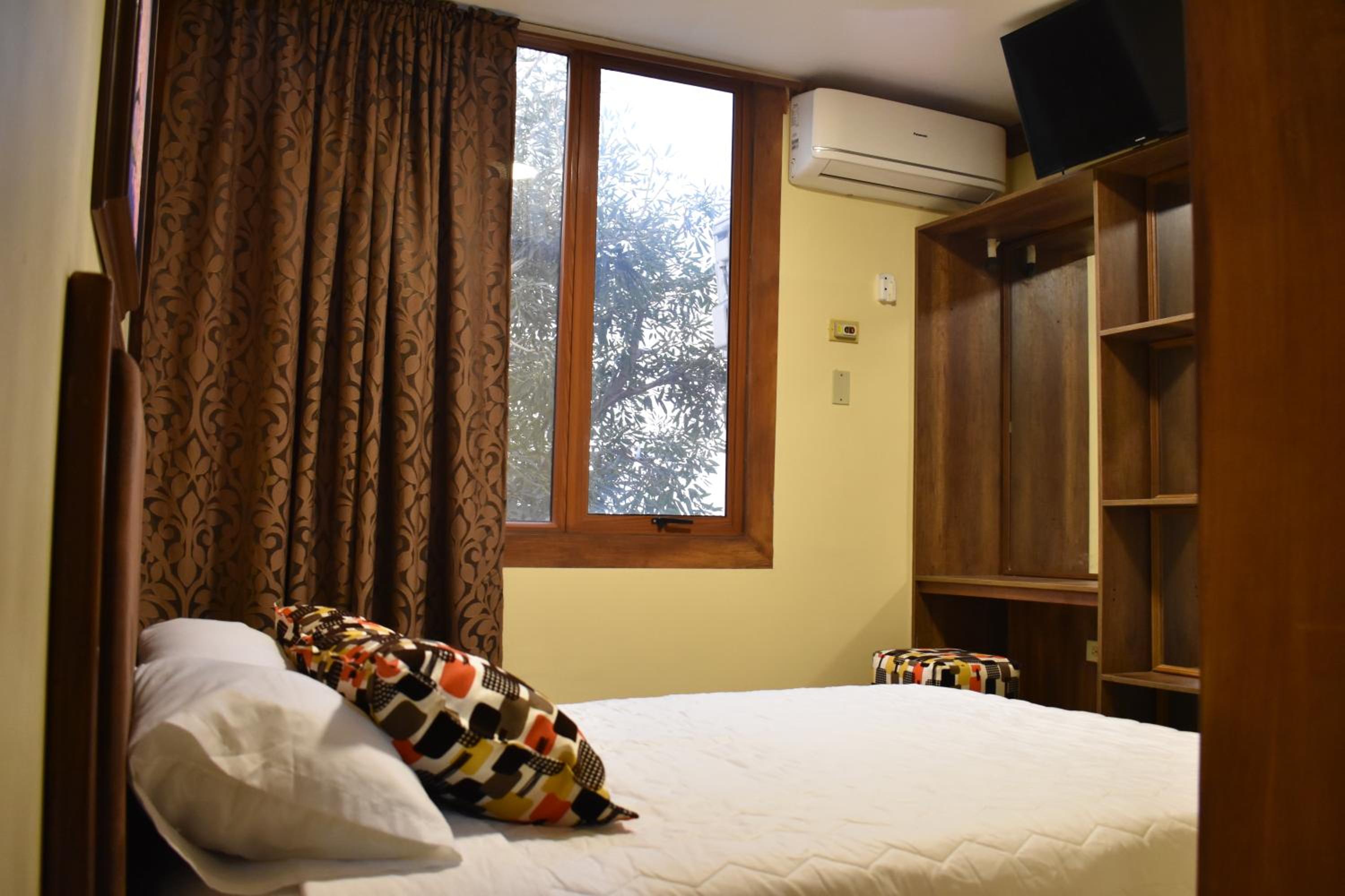 Small Single Room photo 1
