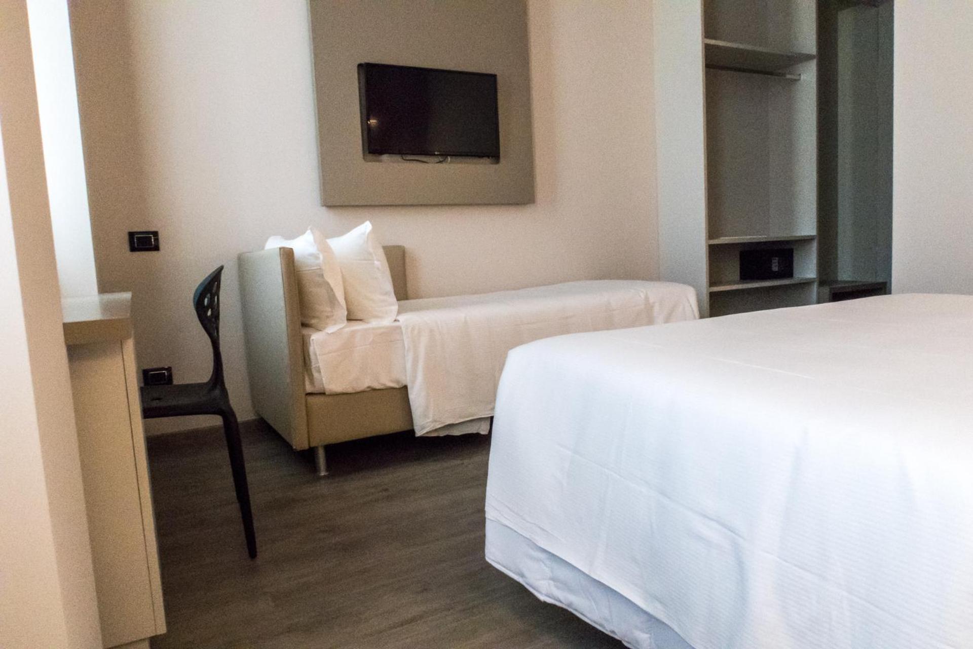 Superior Single Room thumbnail 6