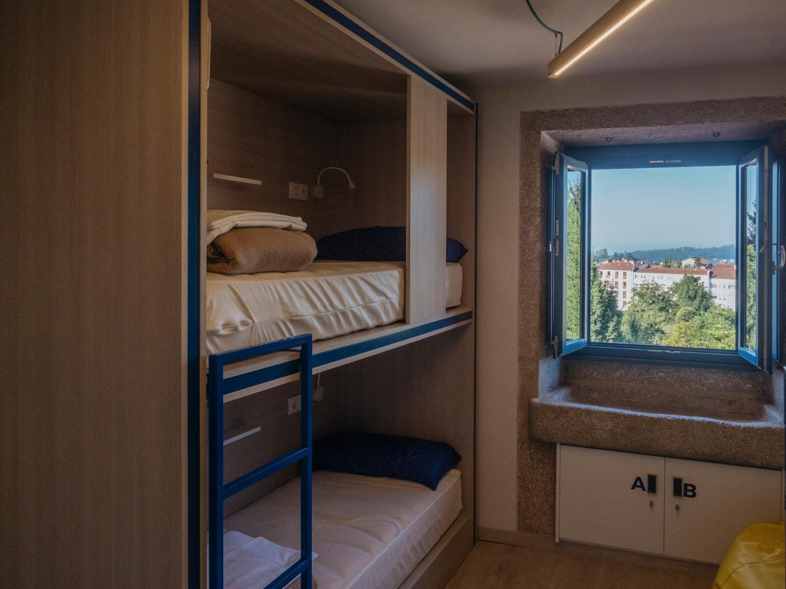 Habitación Cuádruple Económica con Baño Compartido