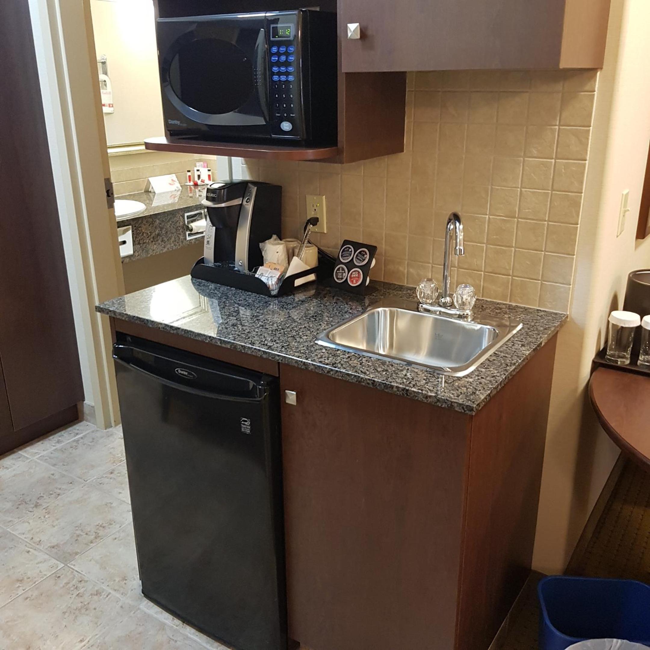 Deluxe King Suite photo 2