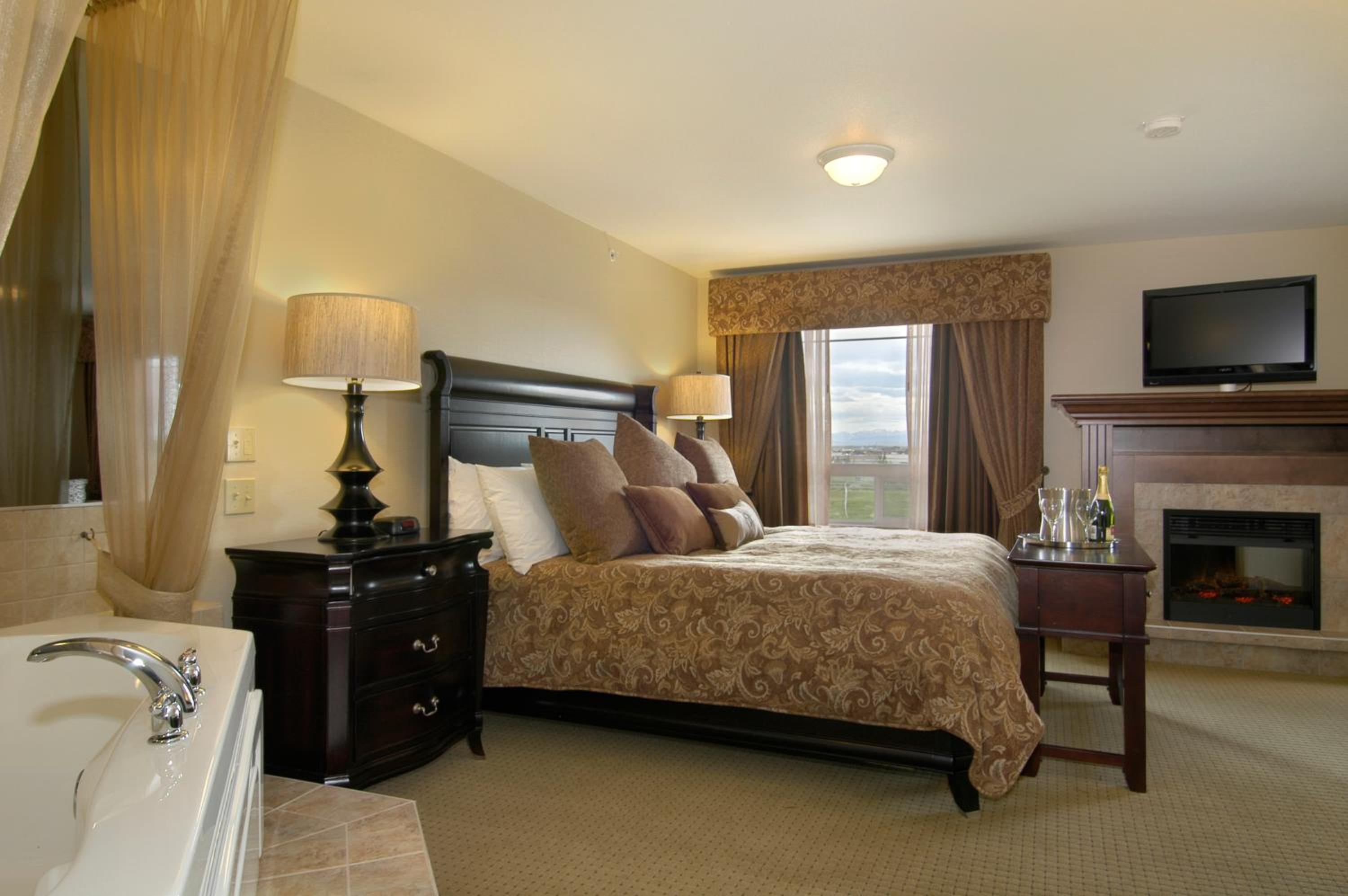 Superior King Suite With Spa Bath - Non-Smoking