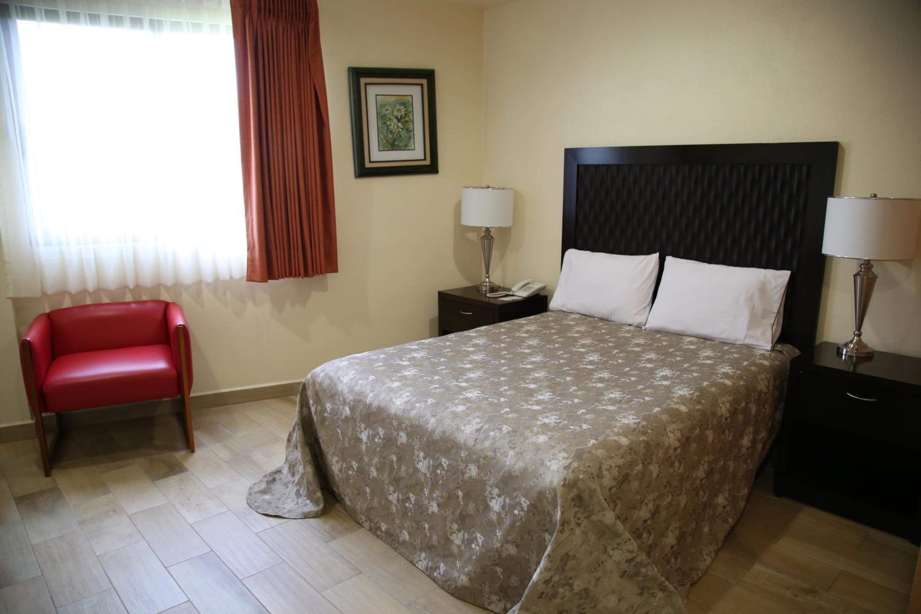 Queen Room photo 3
