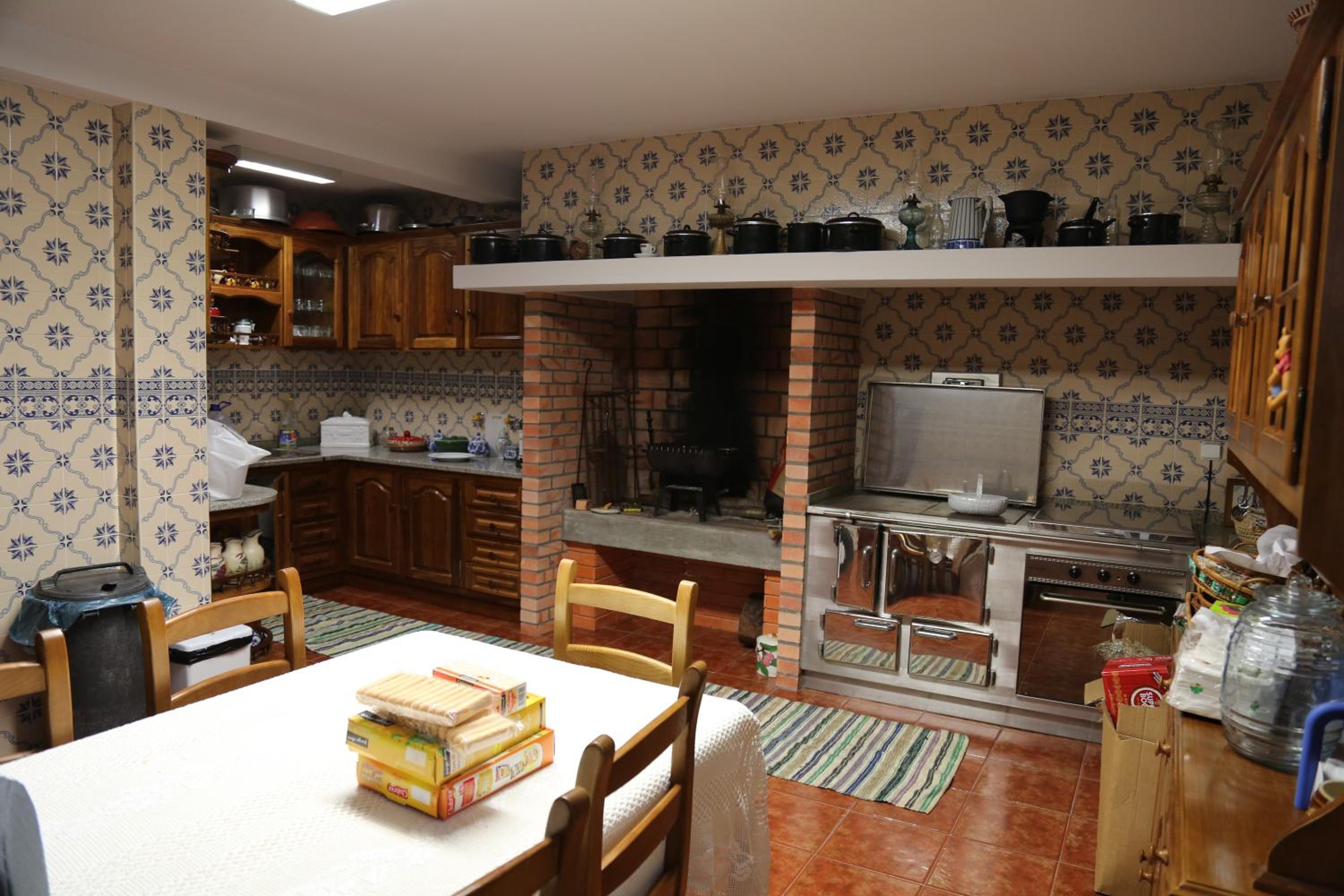 Five-Bedroom House photo 3