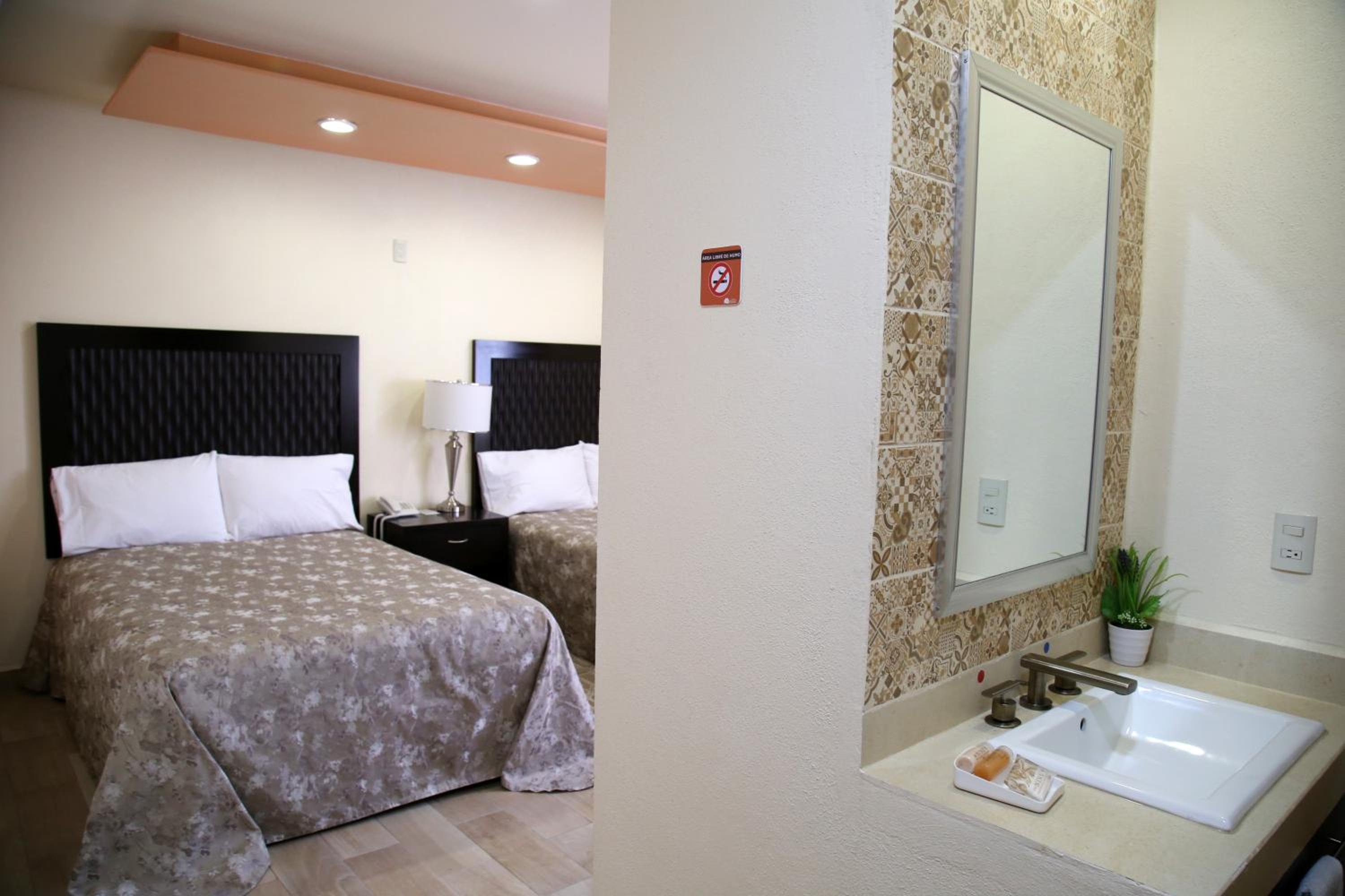 Double Room with Two Double Beds photo 2