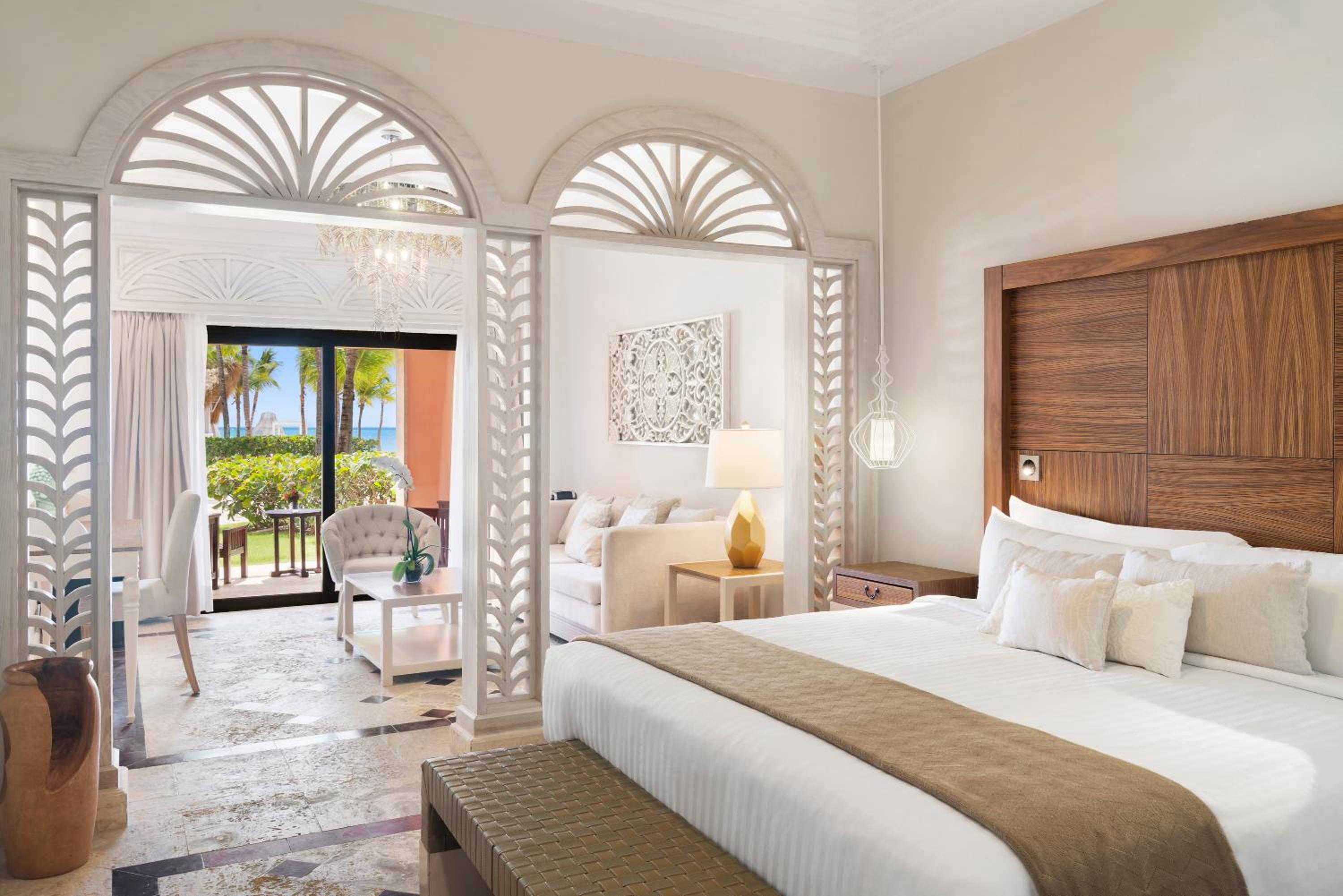 Junior Suite, 1 King, Beachfront, Balcony - Photo 1