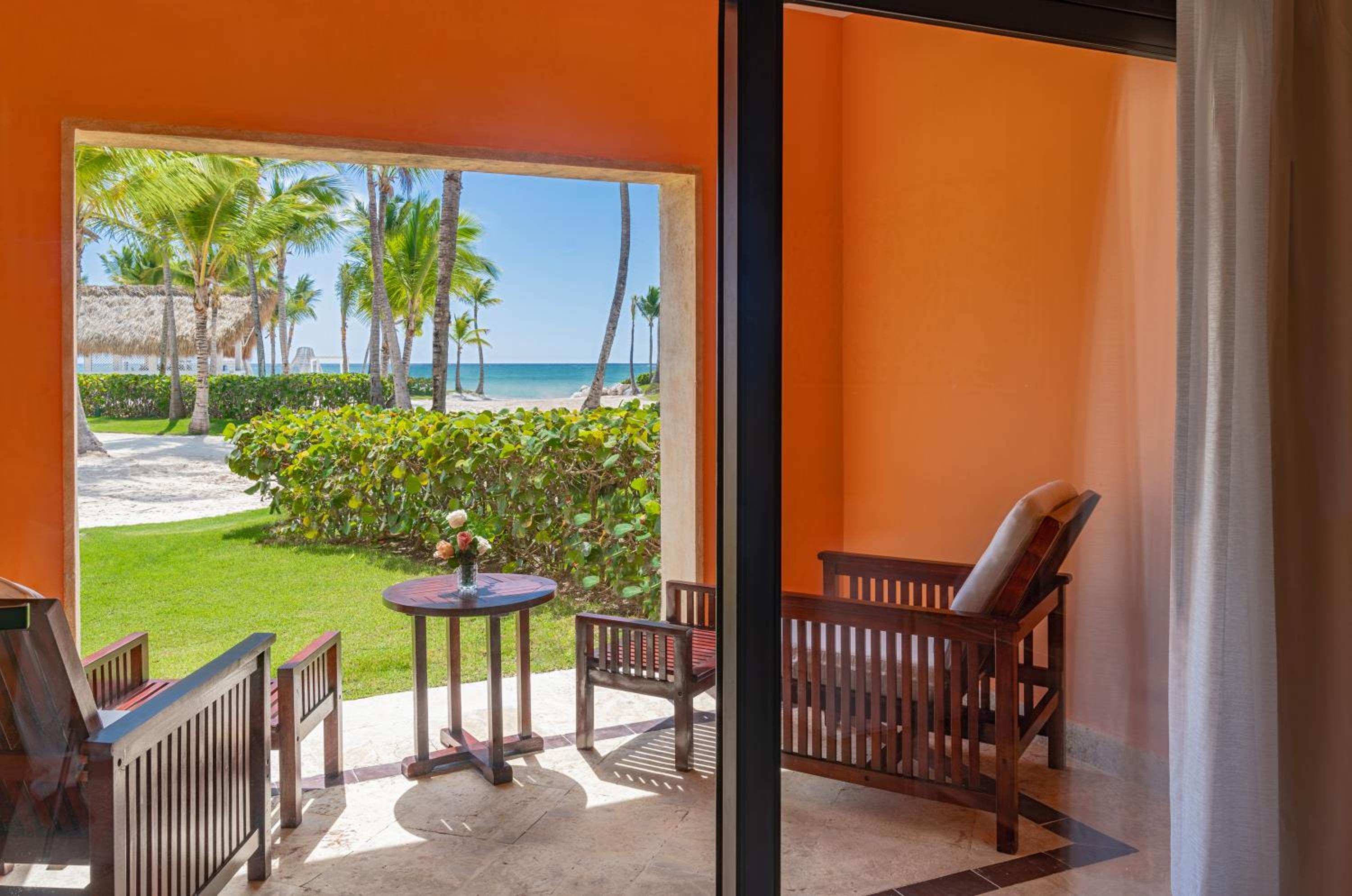 Junior Suite, 1 King, Beachfront, Balcony - Photo 5