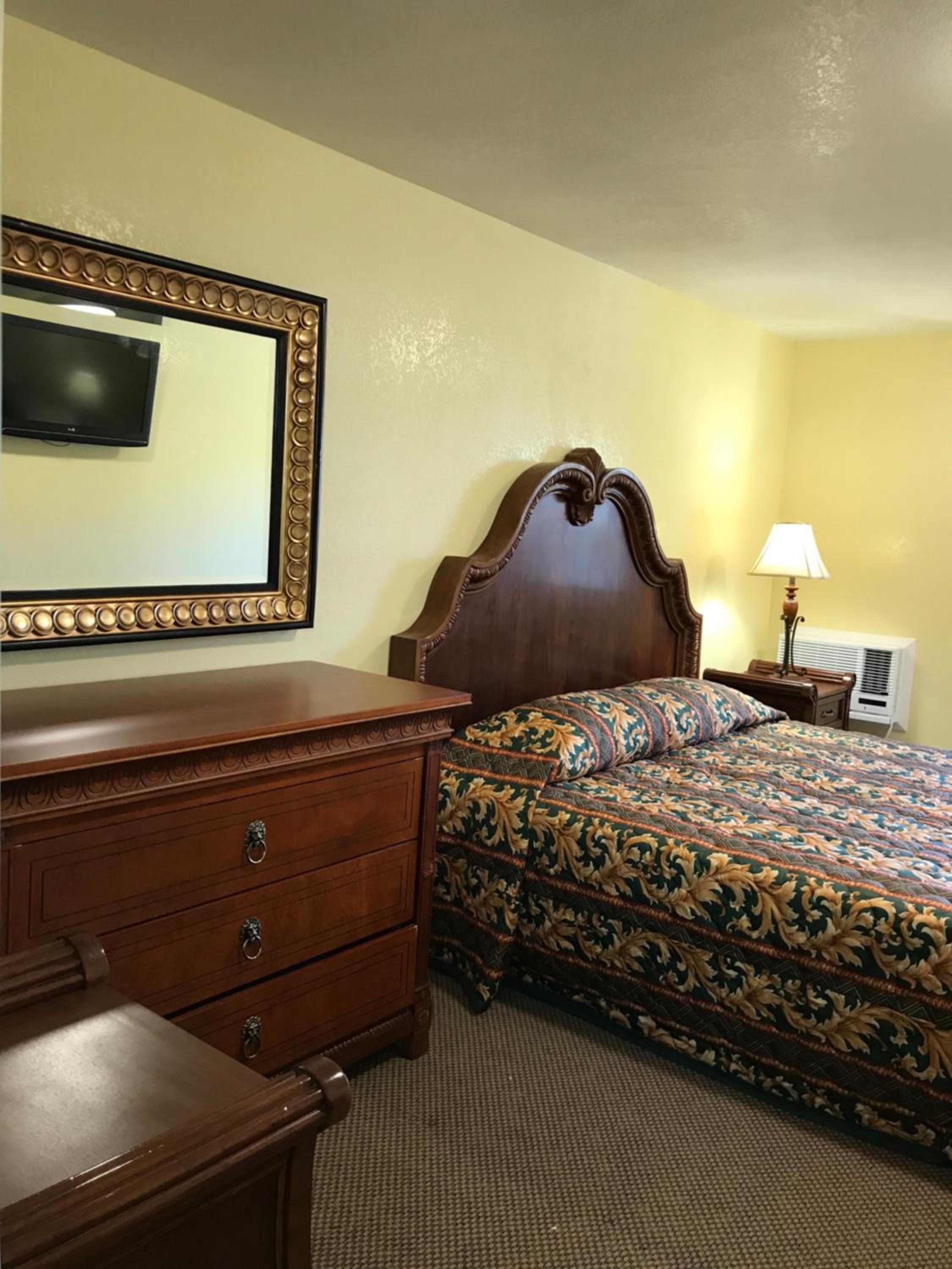 Deluxe King Room - Photo 4