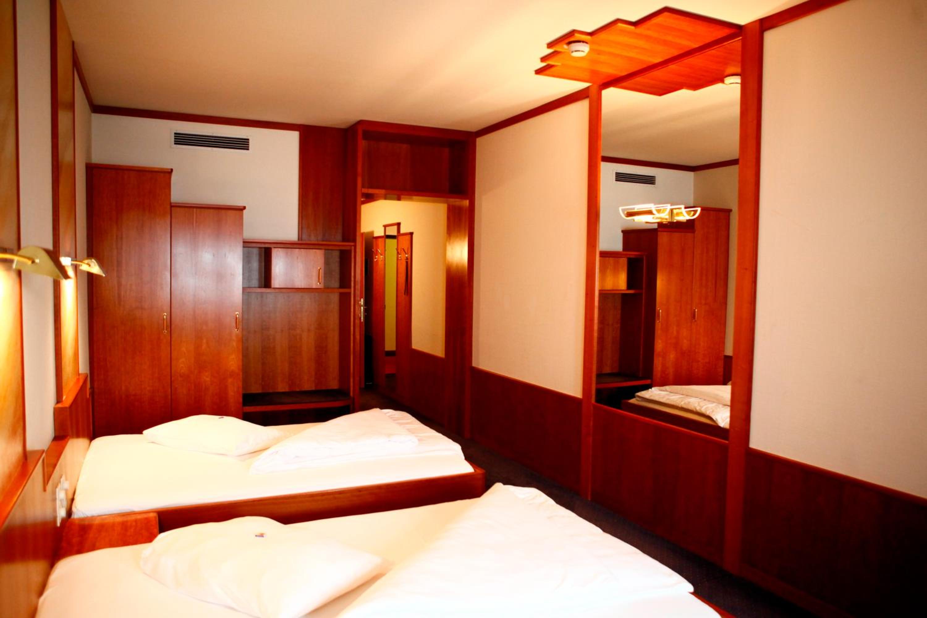Special Offer - Comfort Double Room with Breakfast and Parking Included