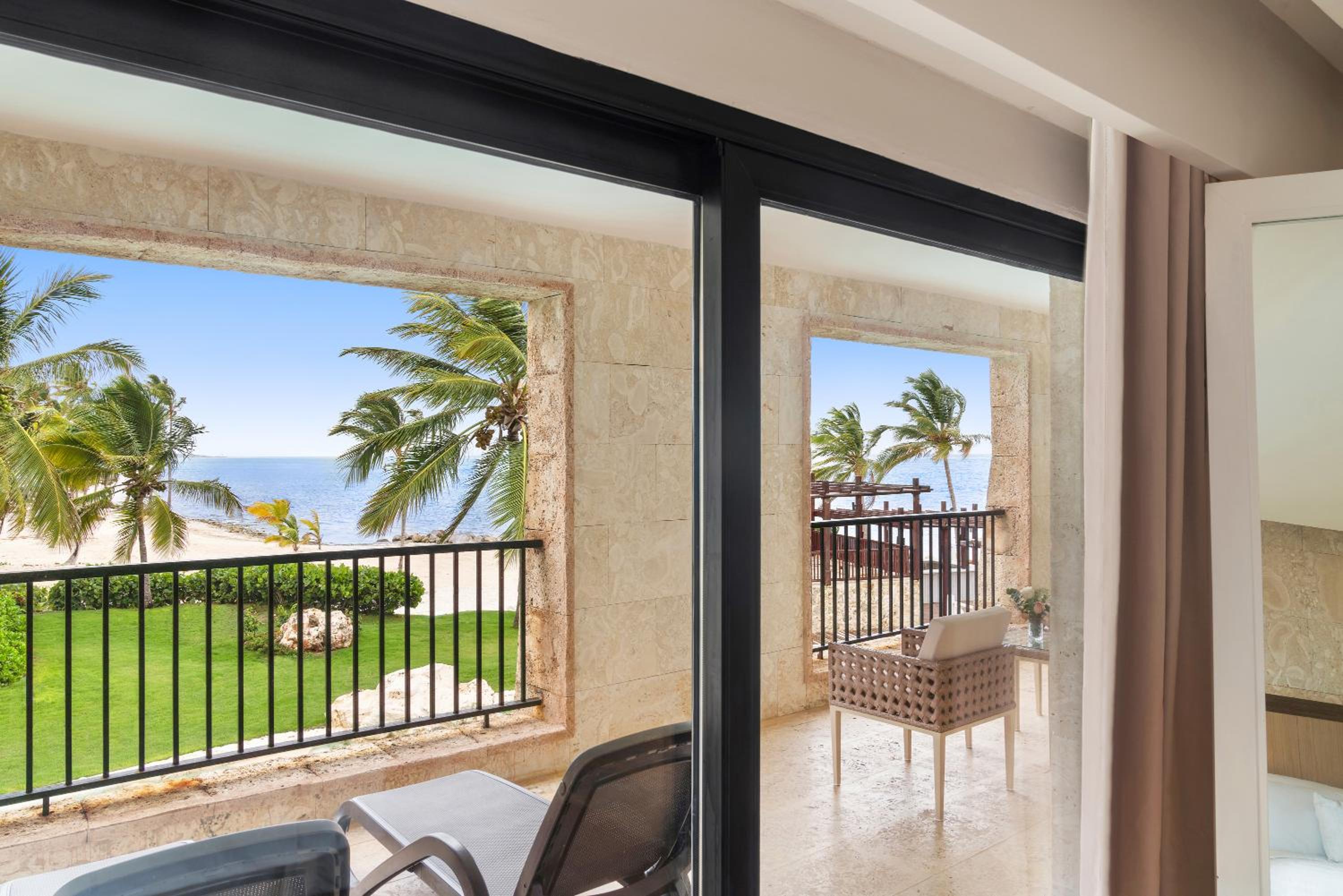 Castle, Junior Suite, 1 King, Ocean view, Balcony - Photo 6