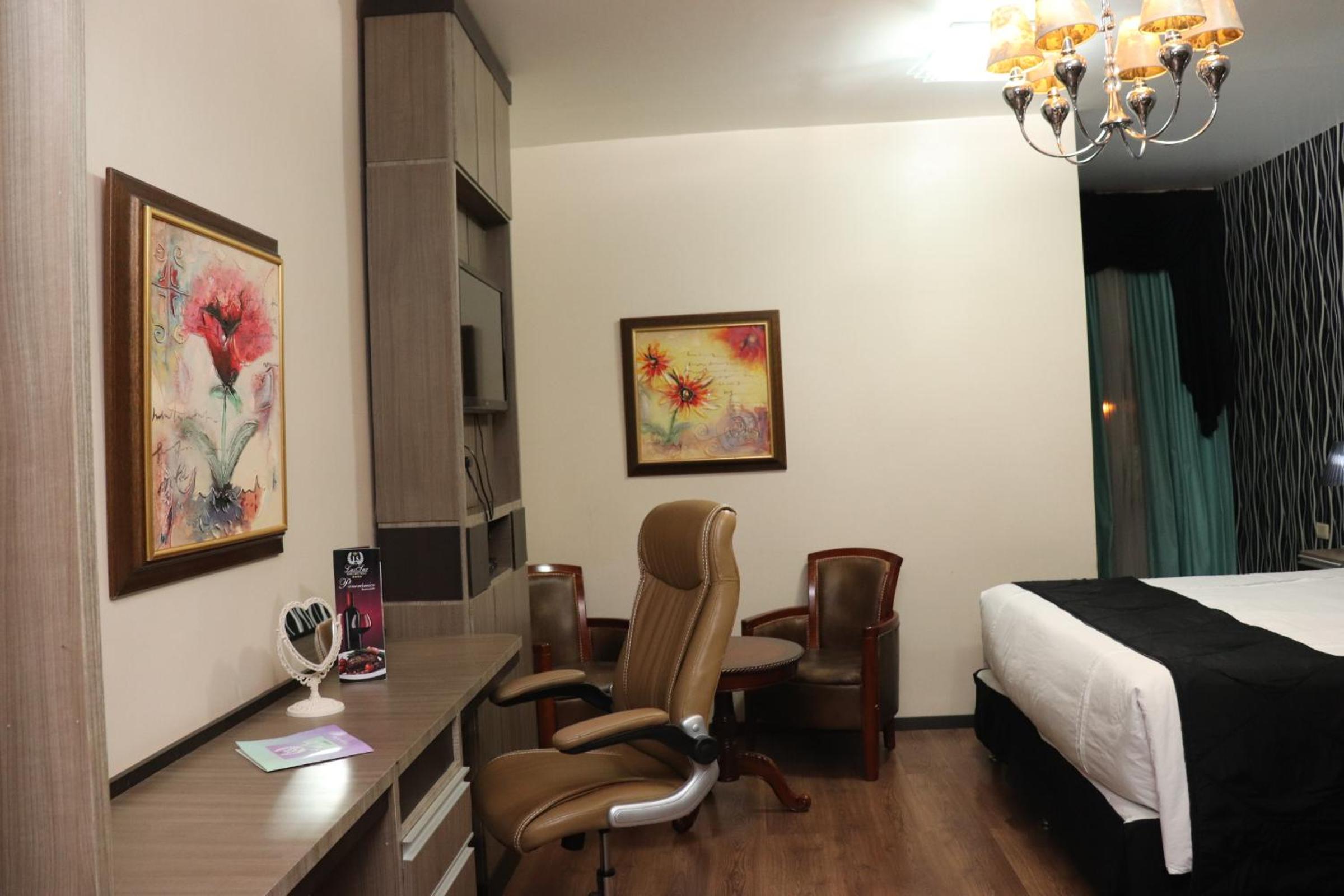 Deluxe Double Suite