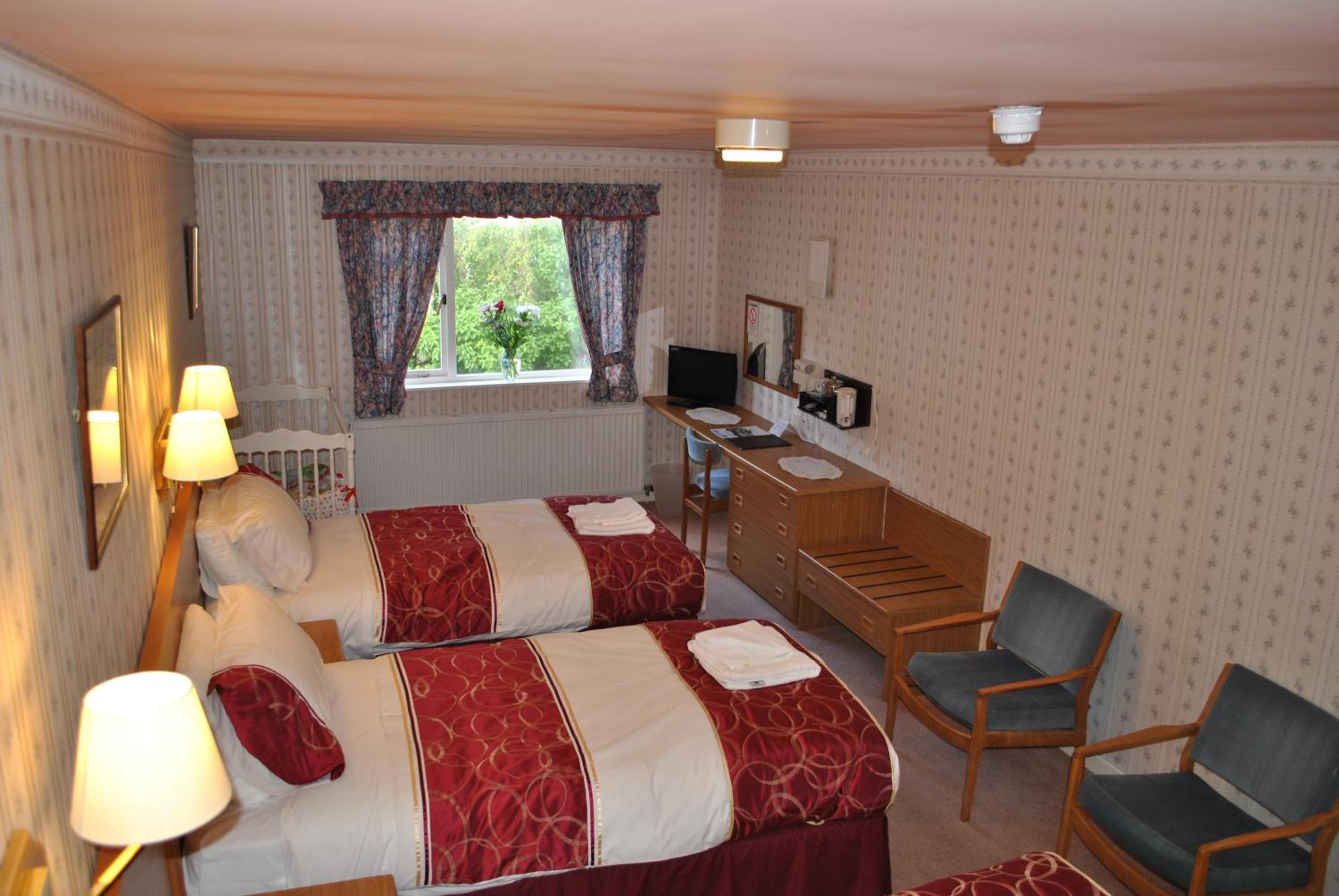 Twin Room - Photo 3