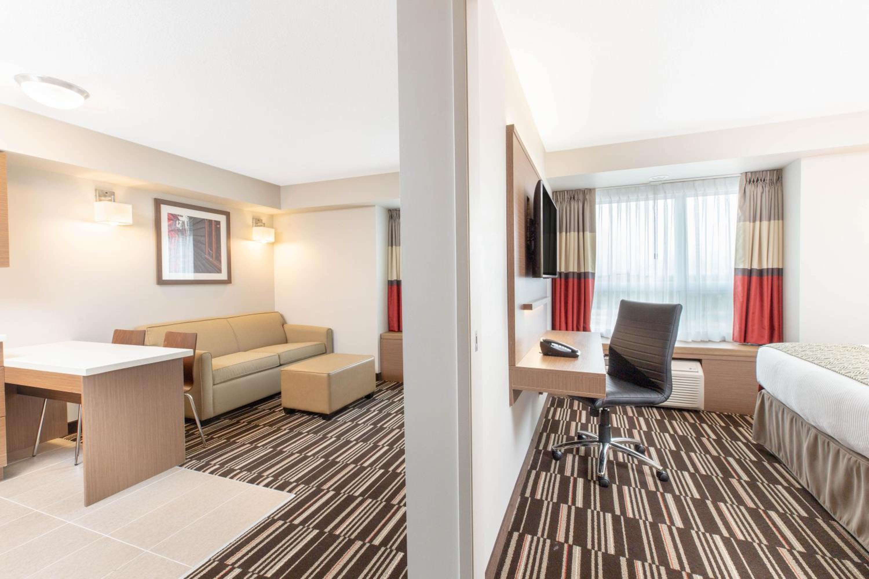 One-Bedroom Queen Suite - Non-Smoking