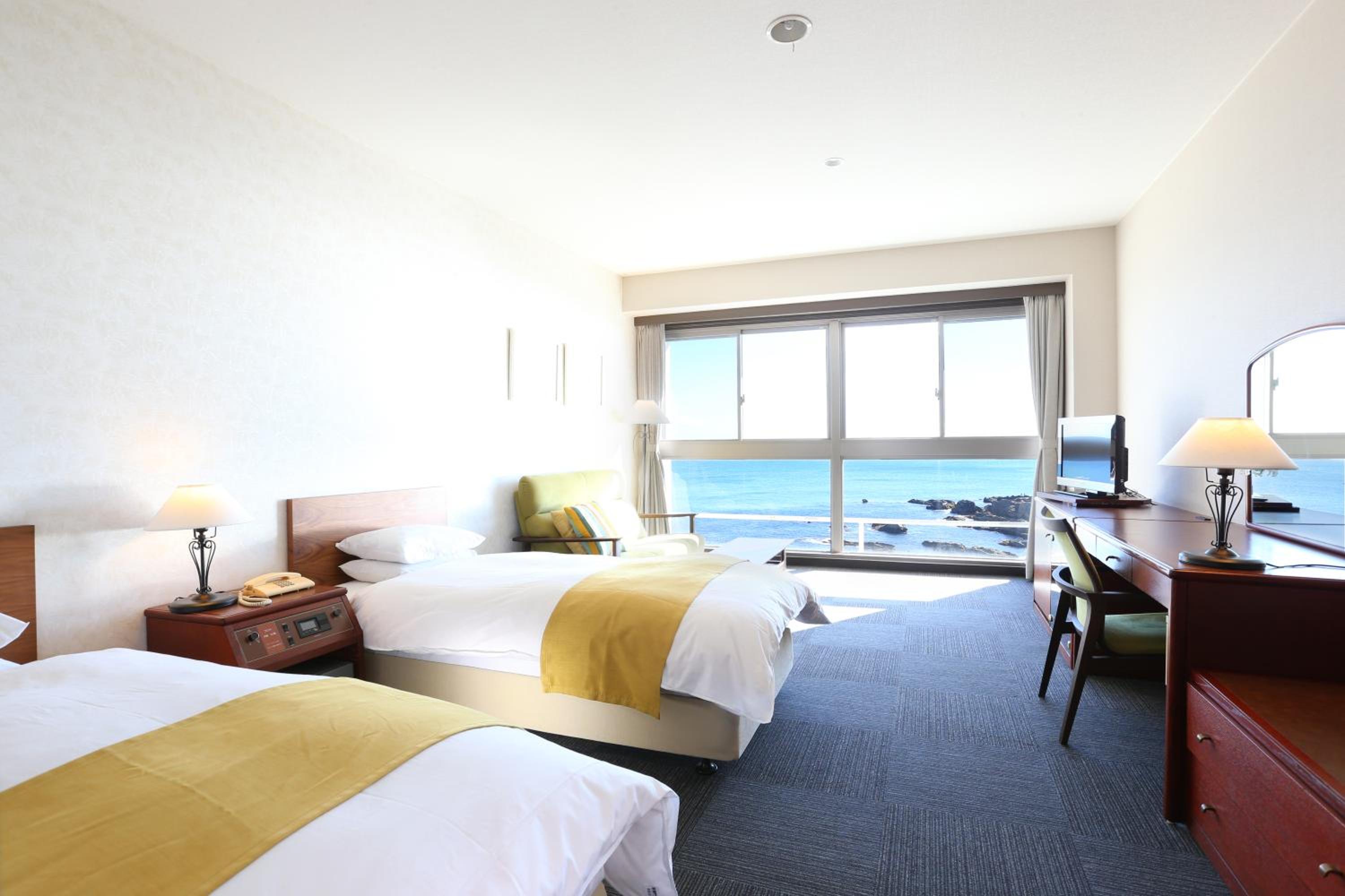 Standard Twin Room with Shared Bathroom - Non-Smoking photo 1