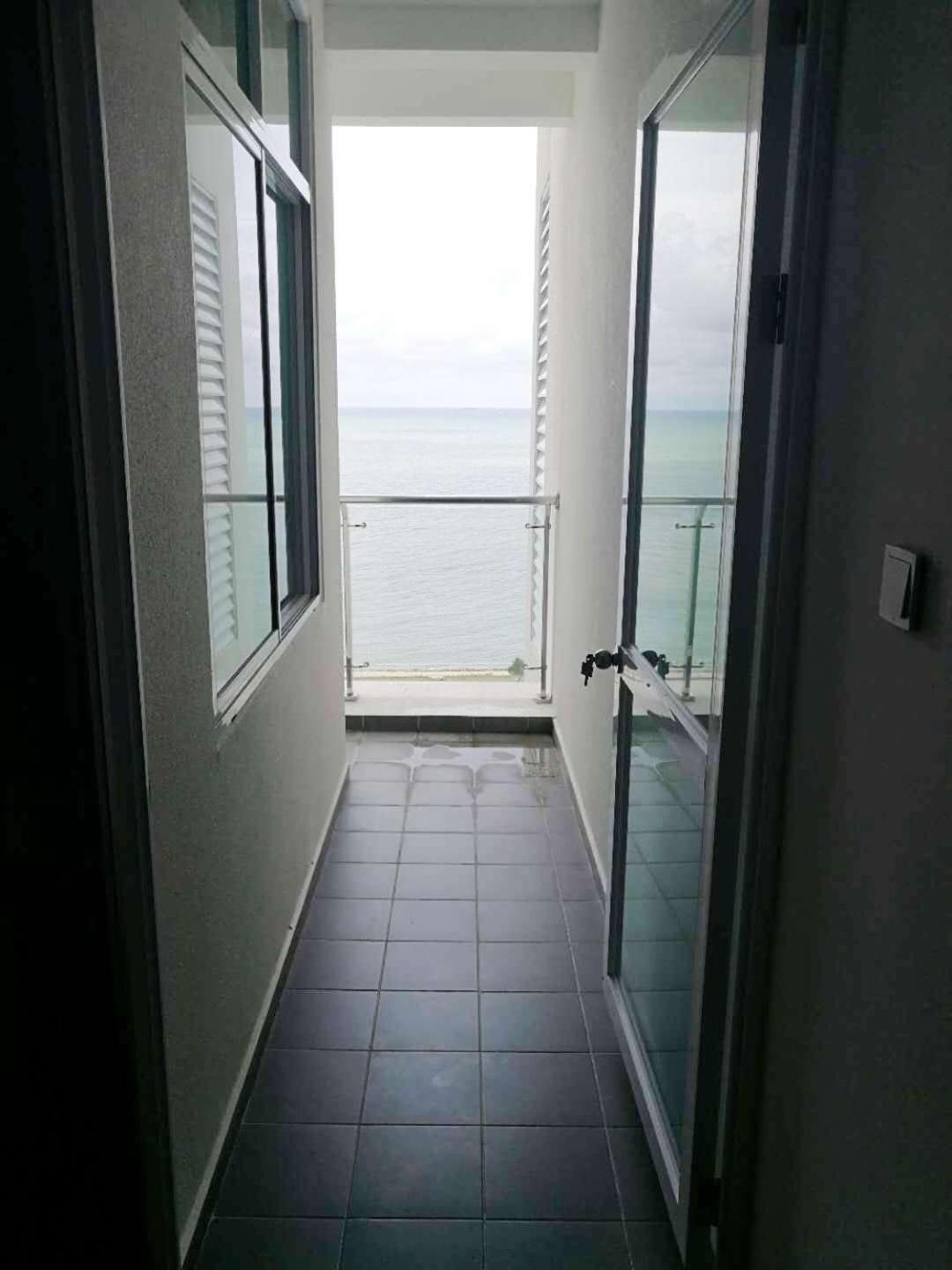 Apartment with Sea View - Photo 12