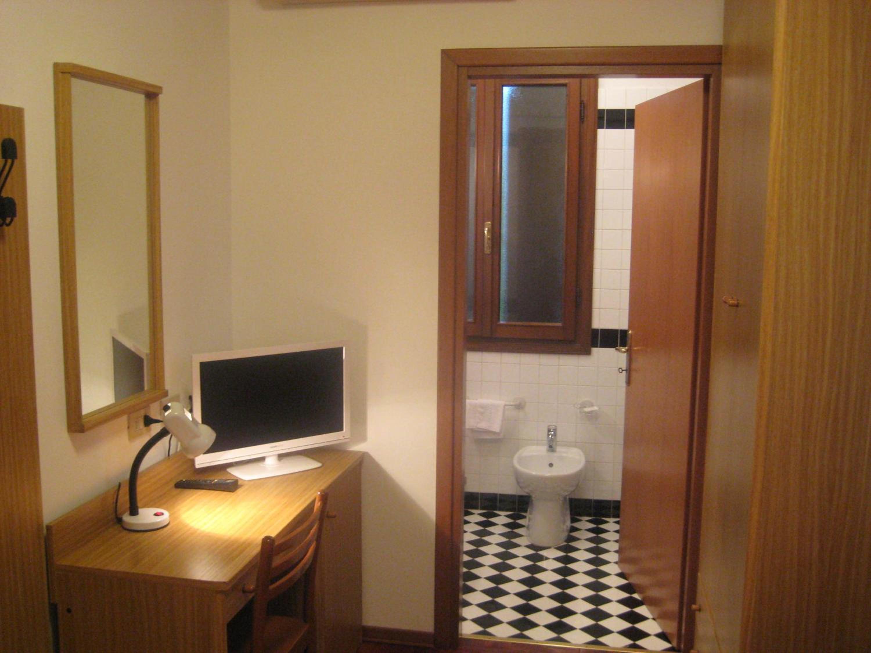 Single Room photo 3