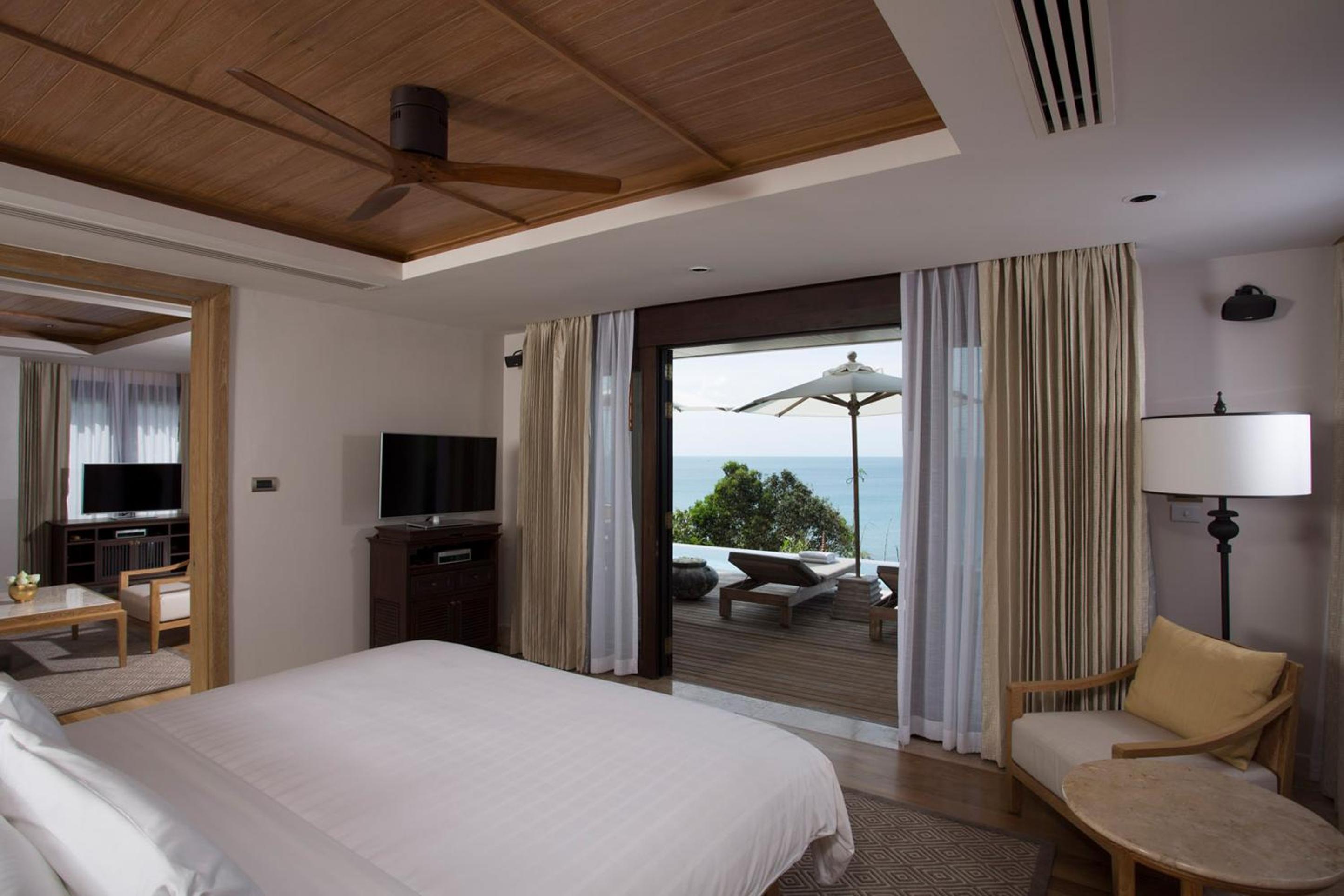 Signature Ocean View Pool Suite - Photo 12