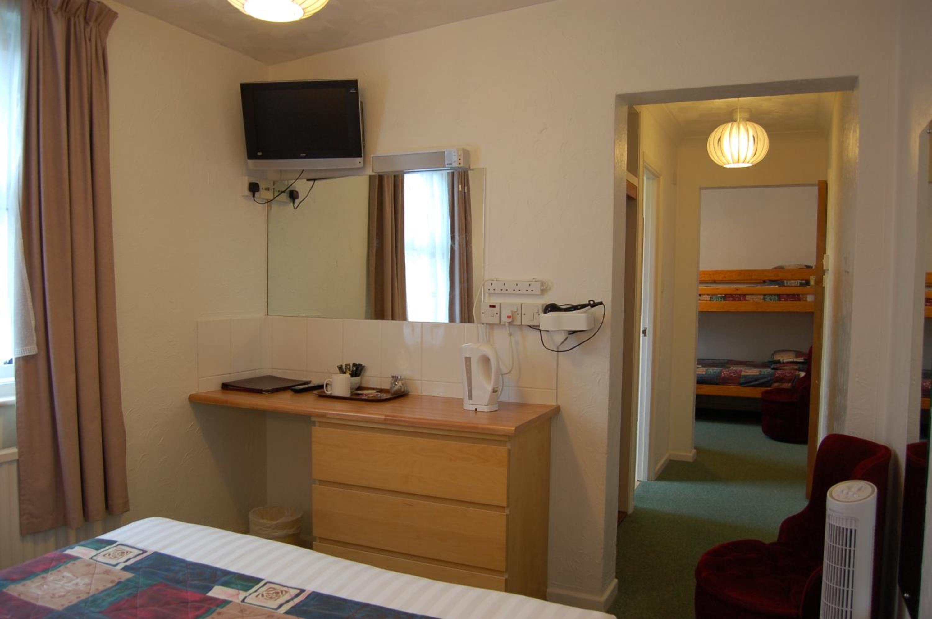 Standard Family Room with Shower  photo 3
