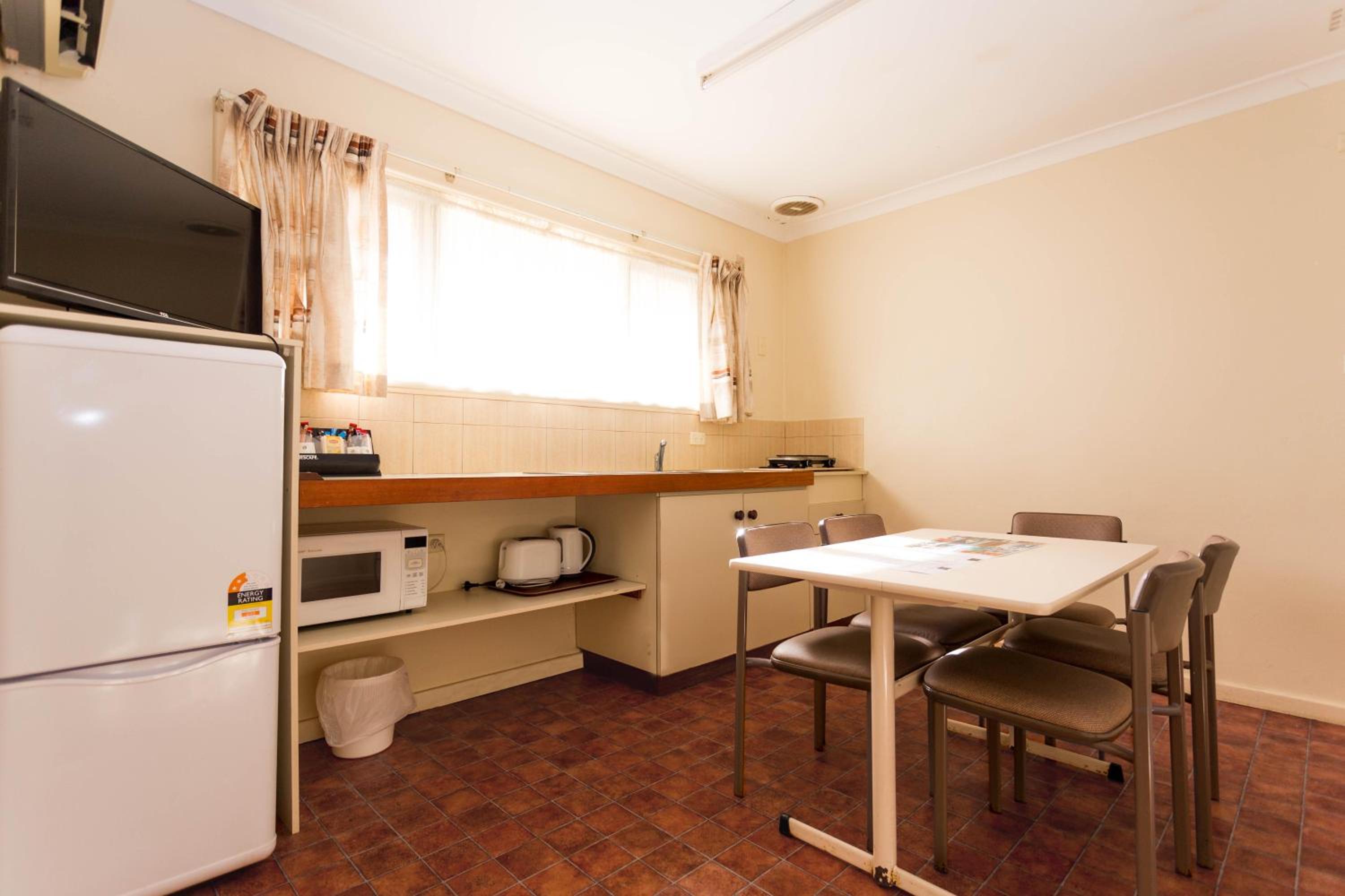 Two-Bedroom Apartment - Photo 2
