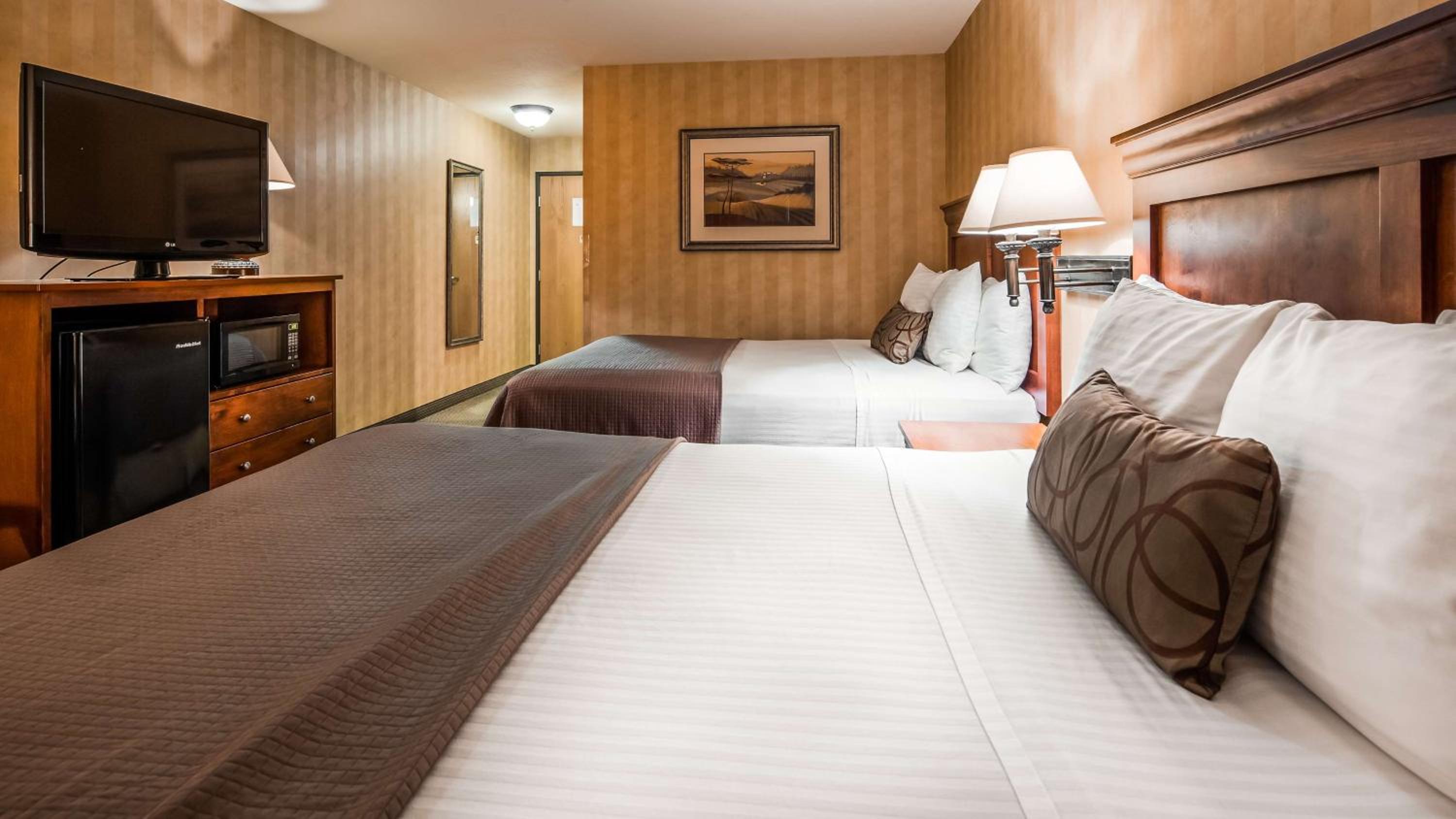 Queen Room with Two Queen Beds - Pet Friendly/Non-Smoking photo 3