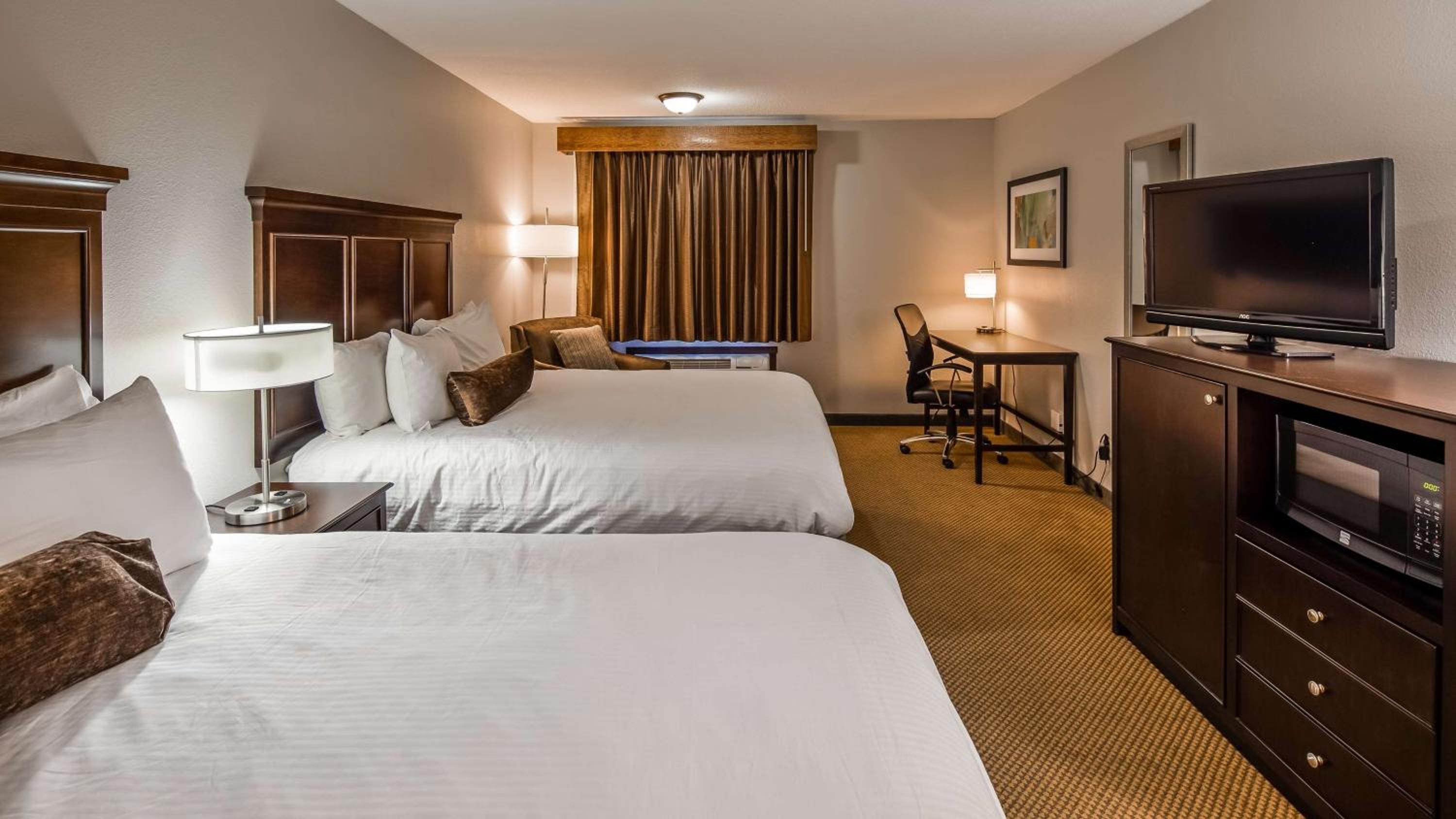 Queen Room with Two Queen Beds - Second Floor photo 2
