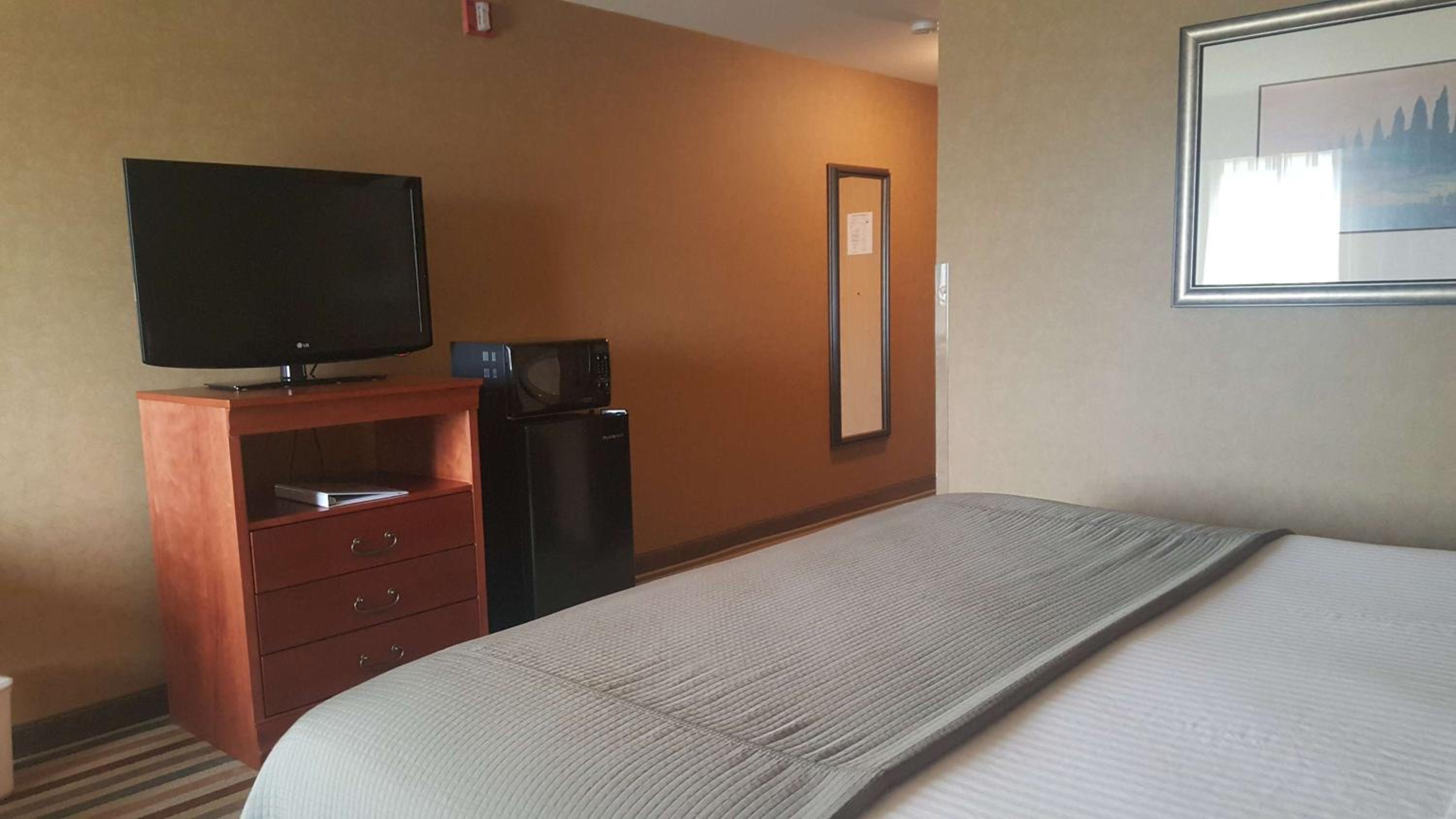 King Room with Roll-in Shower - Disability Access/Non-Smoking photo 1