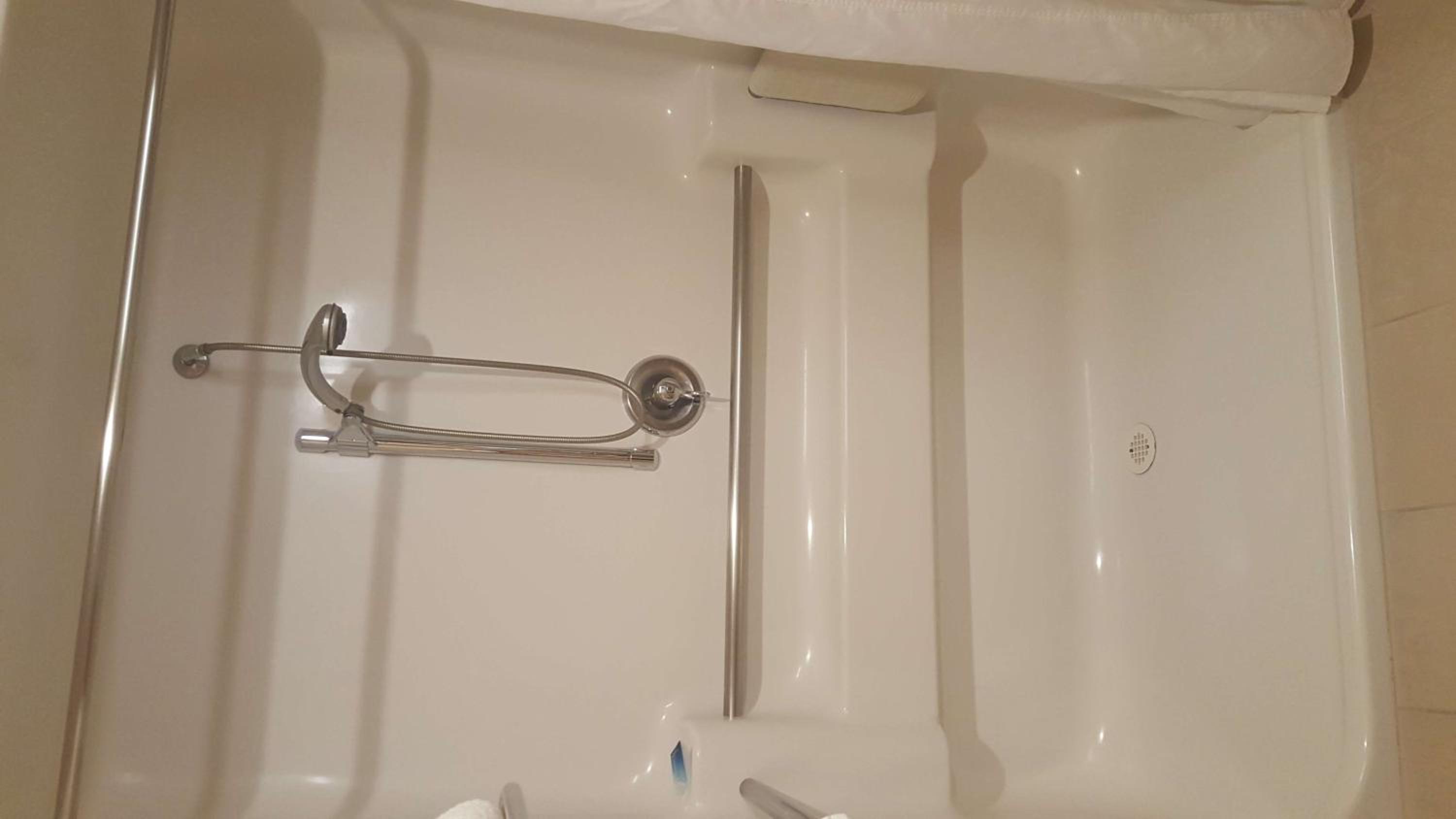 King Room with Roll-in Shower - Disability Access/Non-Smoking photo 2