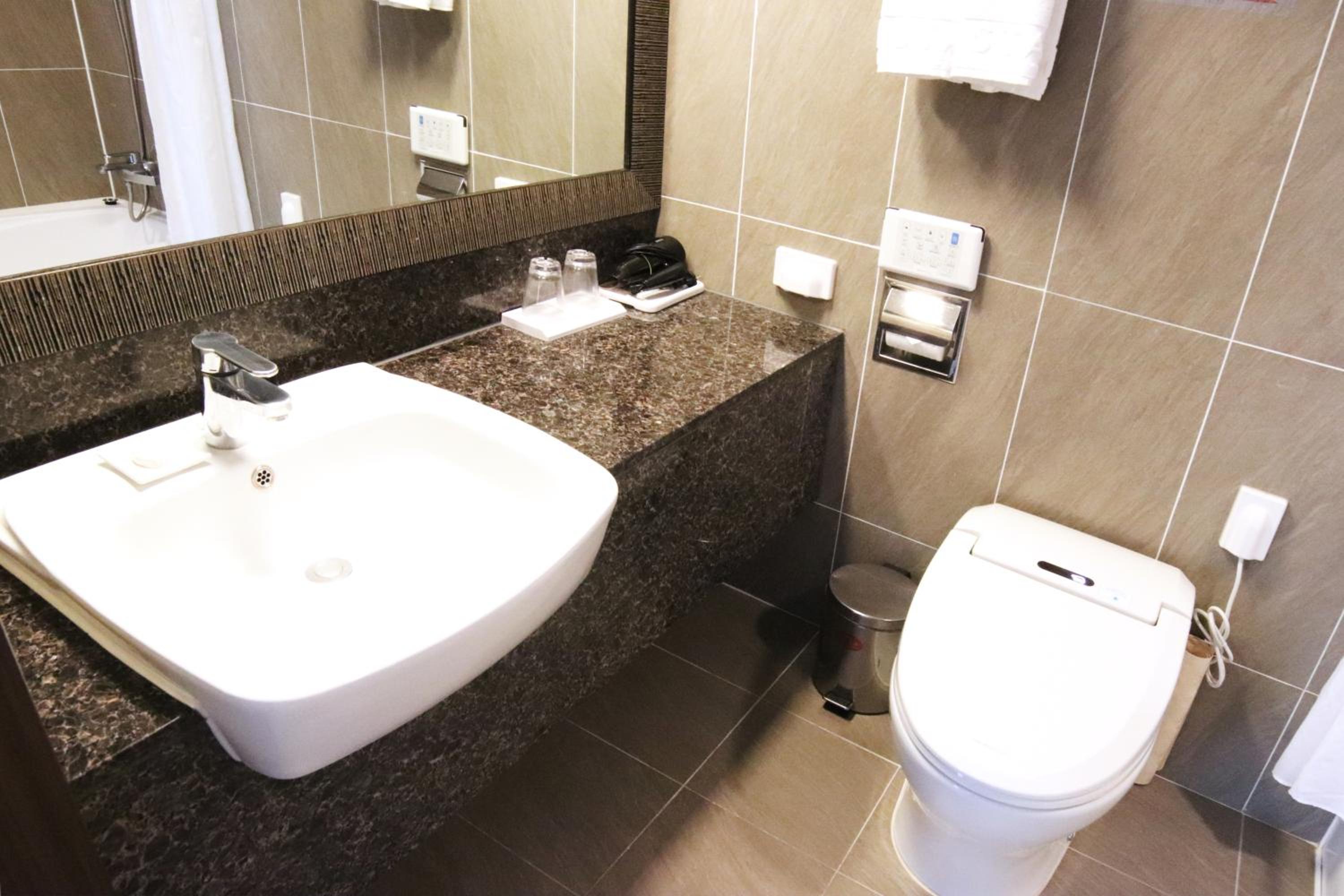 Executive Suite - Photo 8