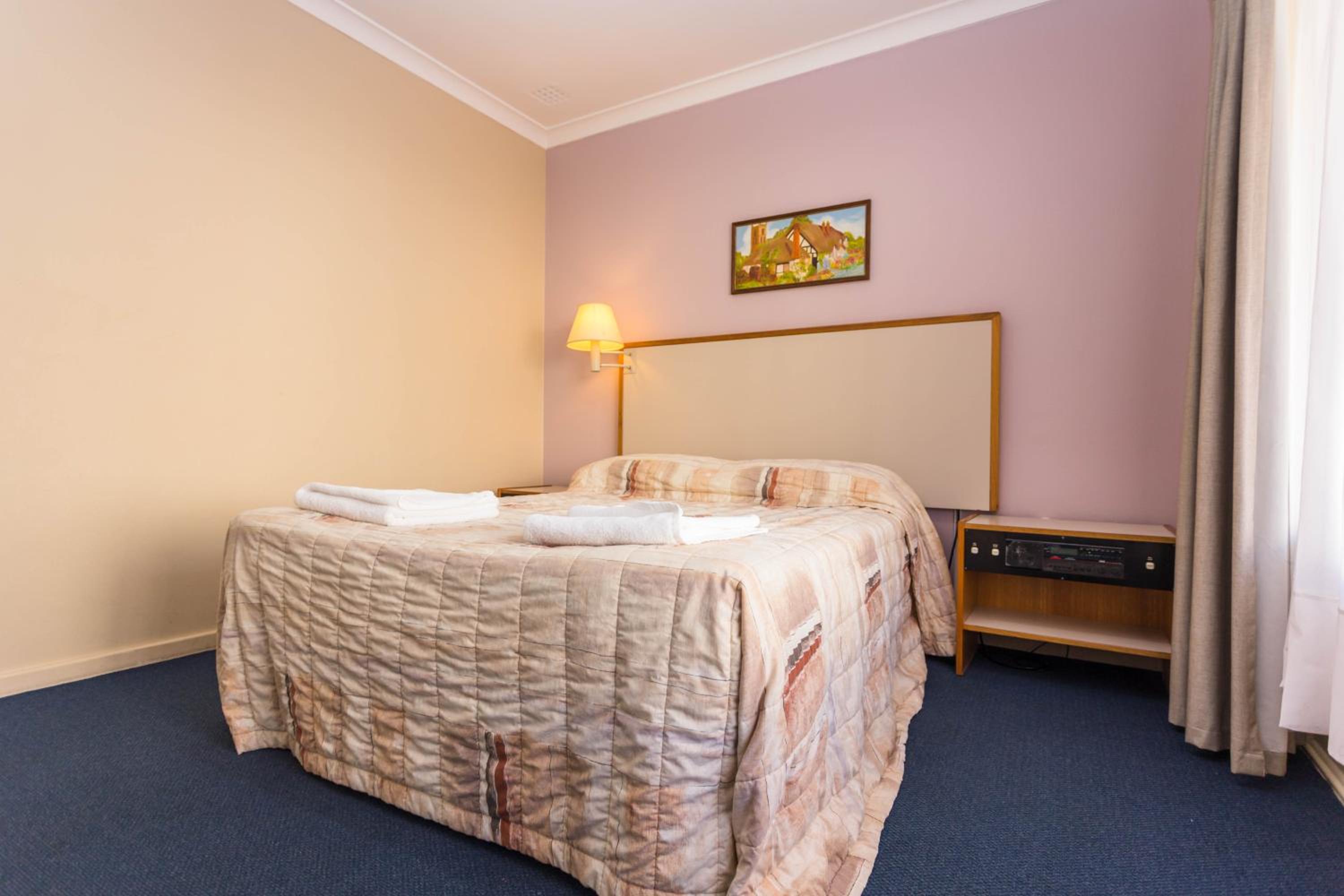 One-Bedroom Apartment - Photo 1