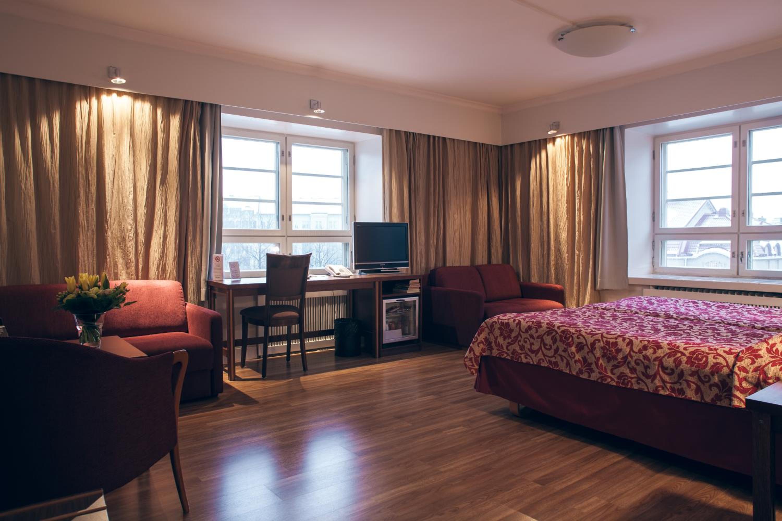 Superior Twin Room thumbnail 6