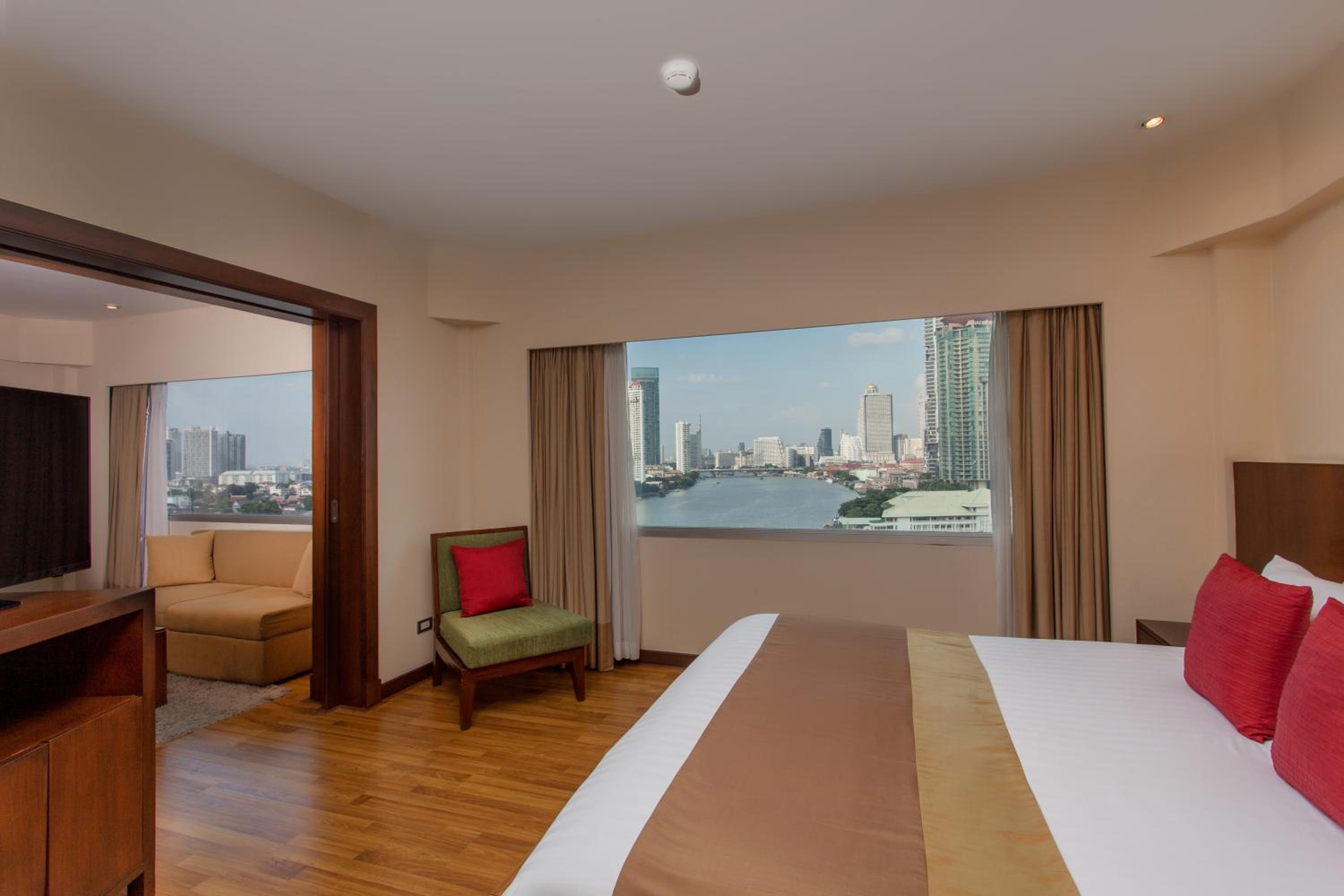 King Suite with River View