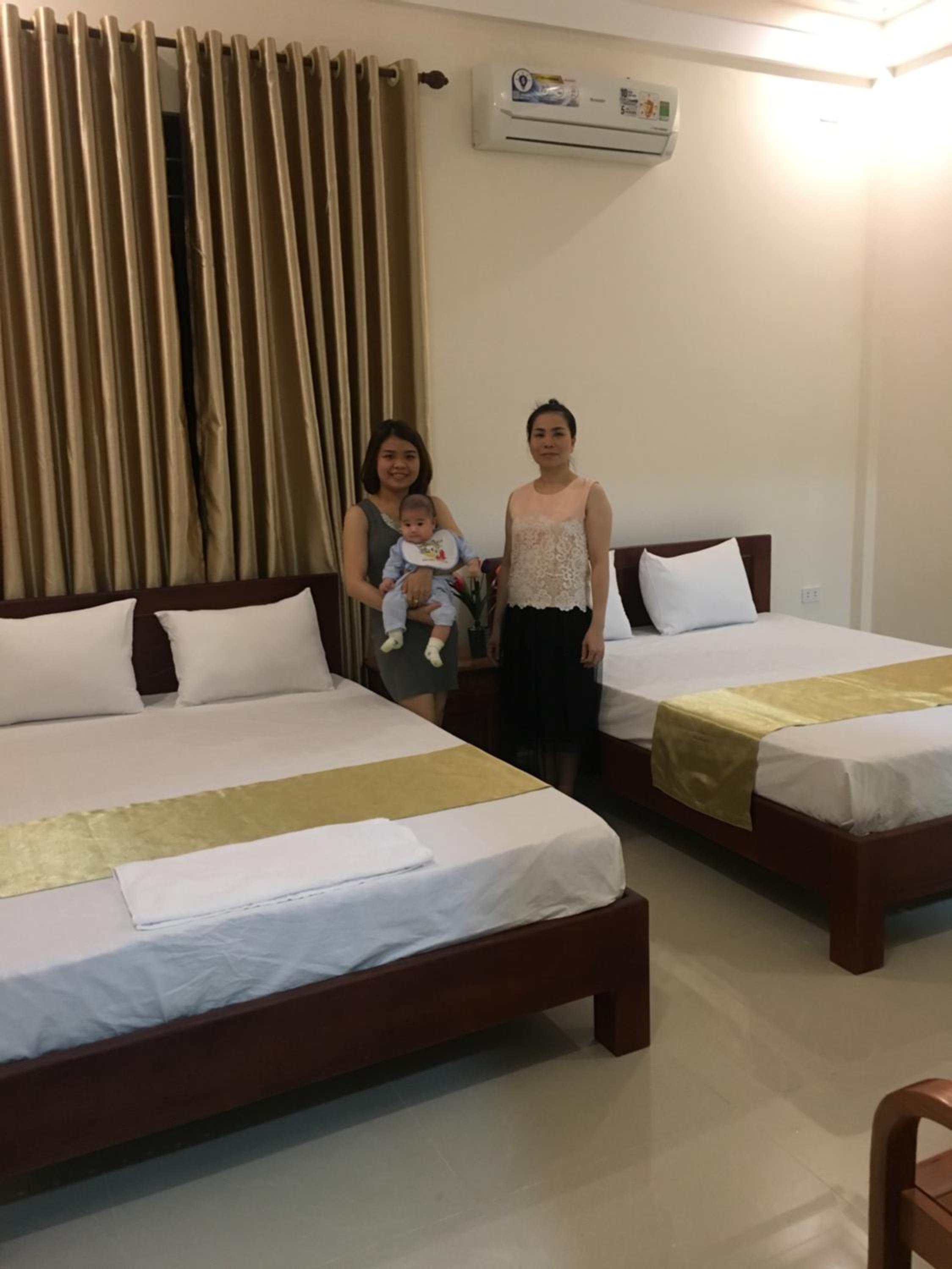 Large Twin Room - Photo 4