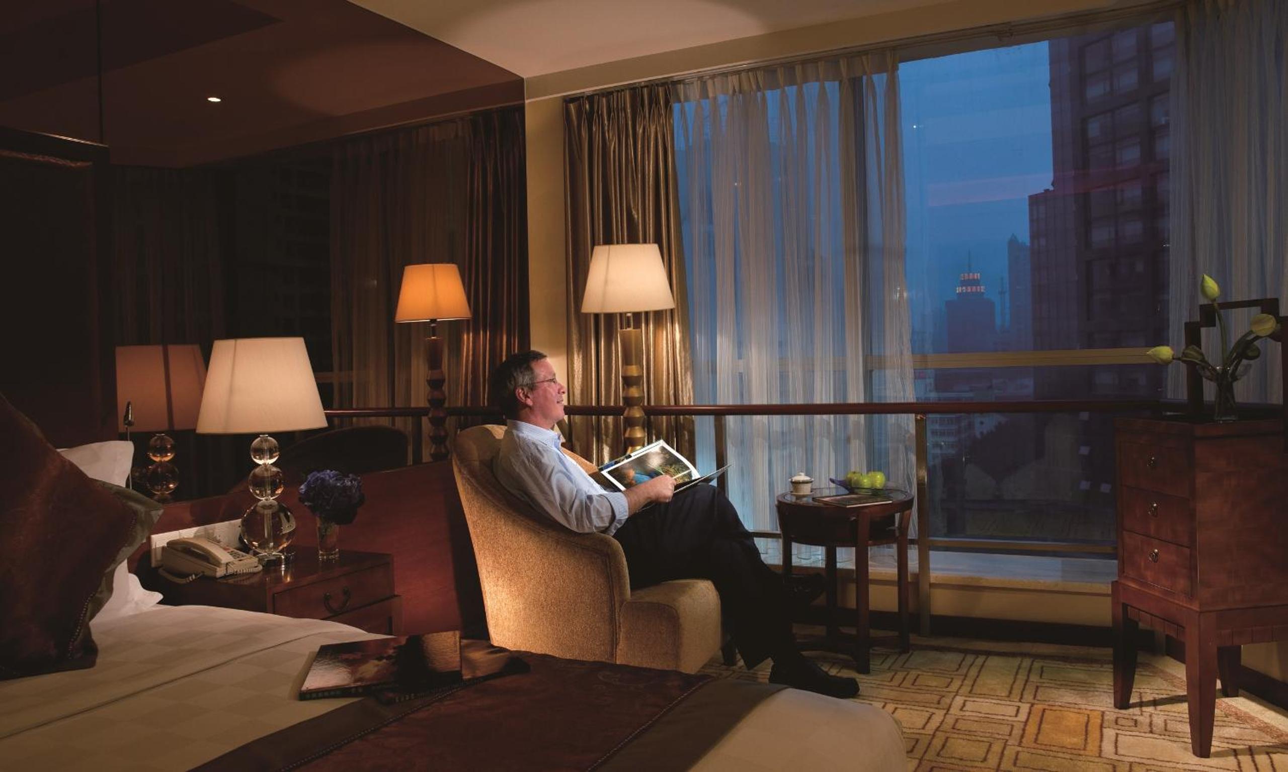 Executive Suite - Photo 2
