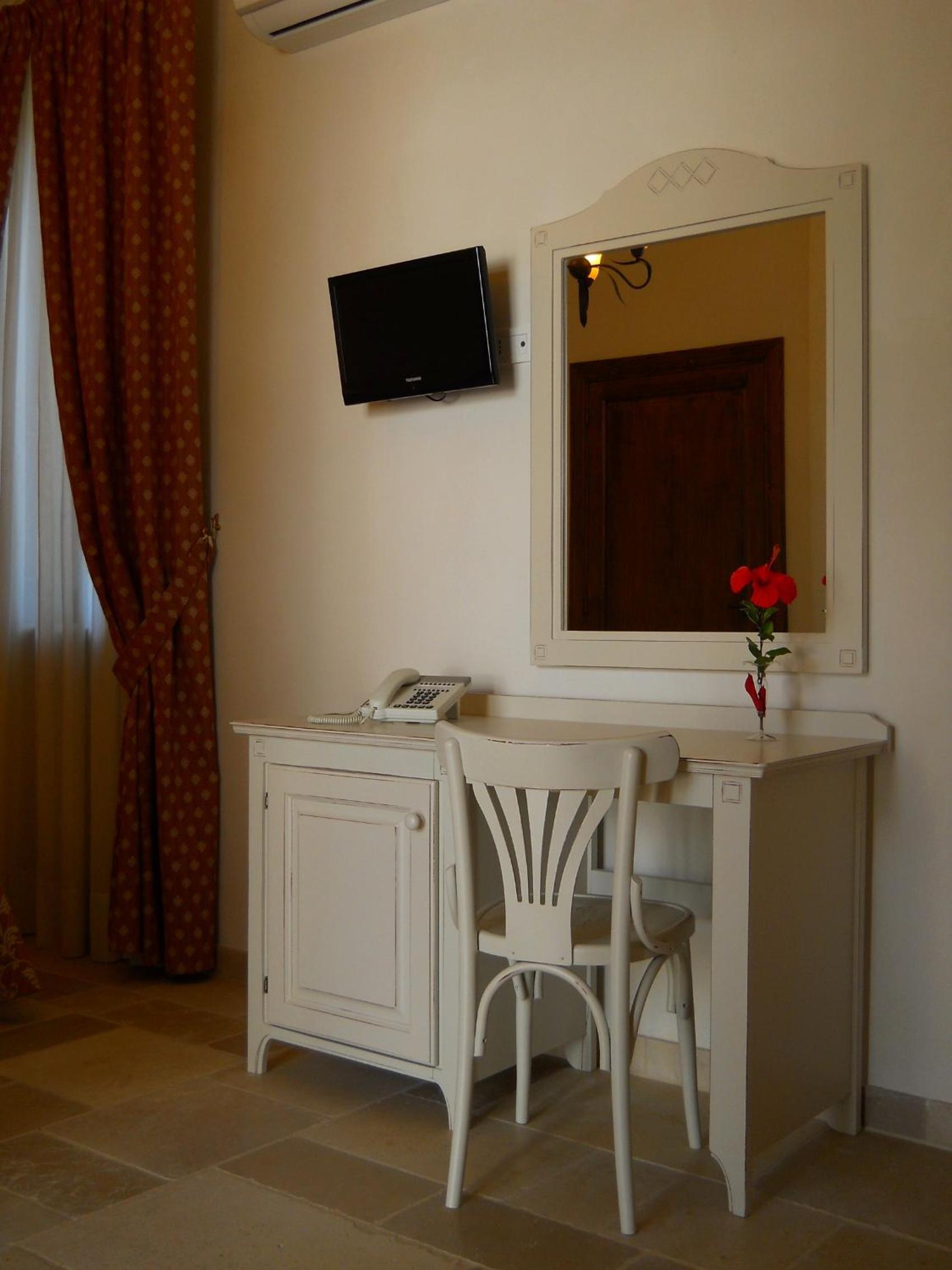 Quadruple Room - Disability Access - Photo 3