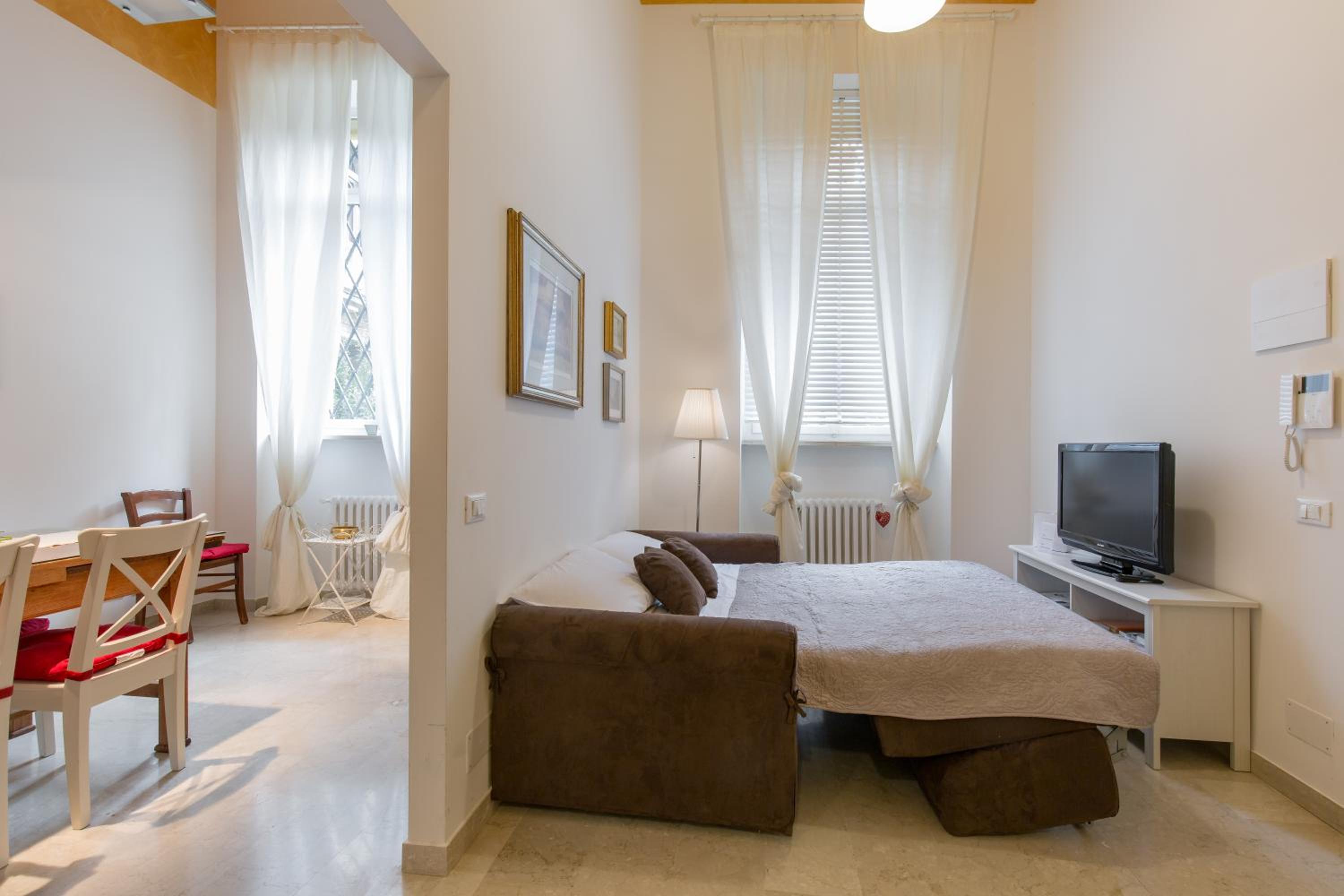 One-Bedroom Apartment - Photo 15
