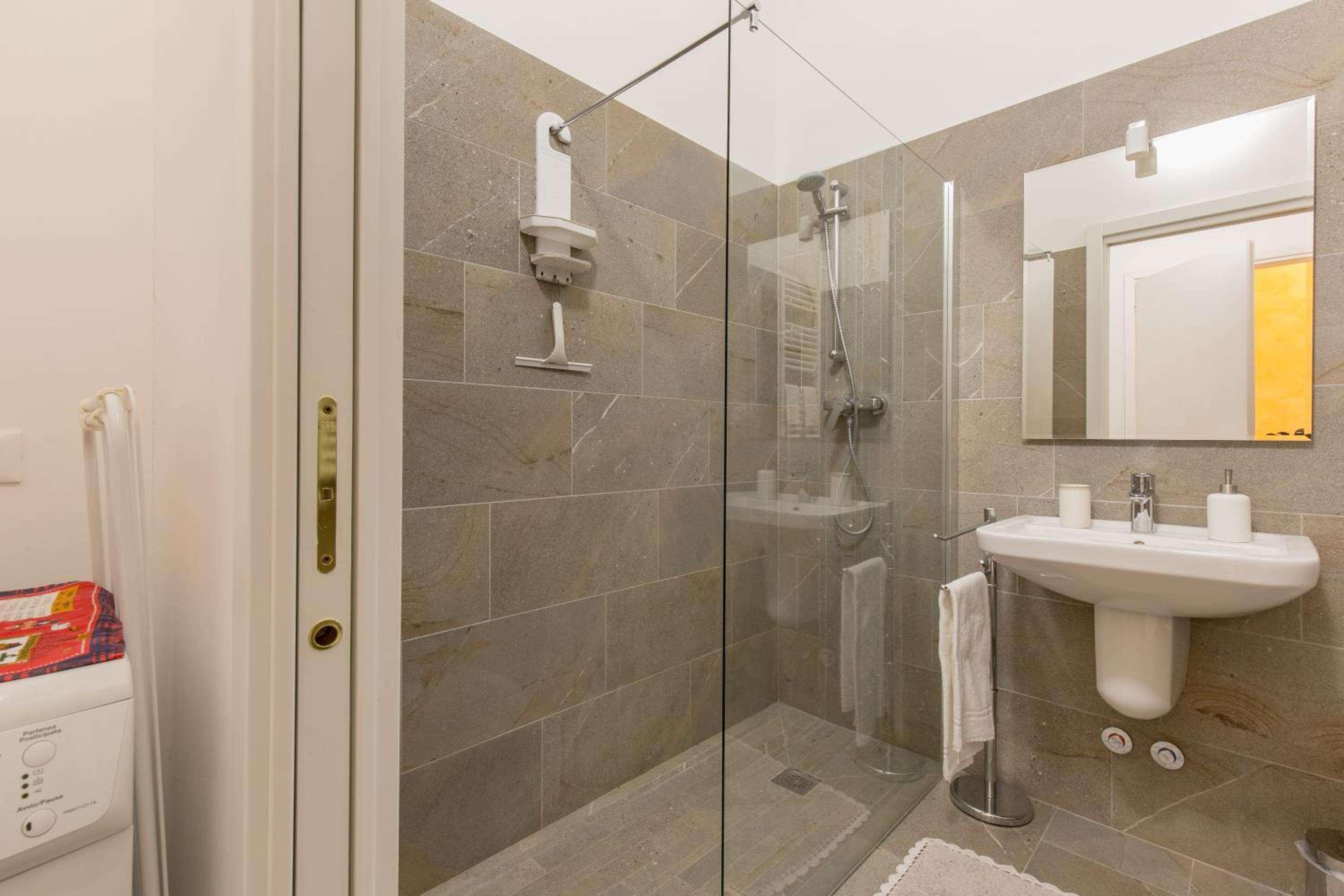 One-Bedroom Apartment - Photo 6