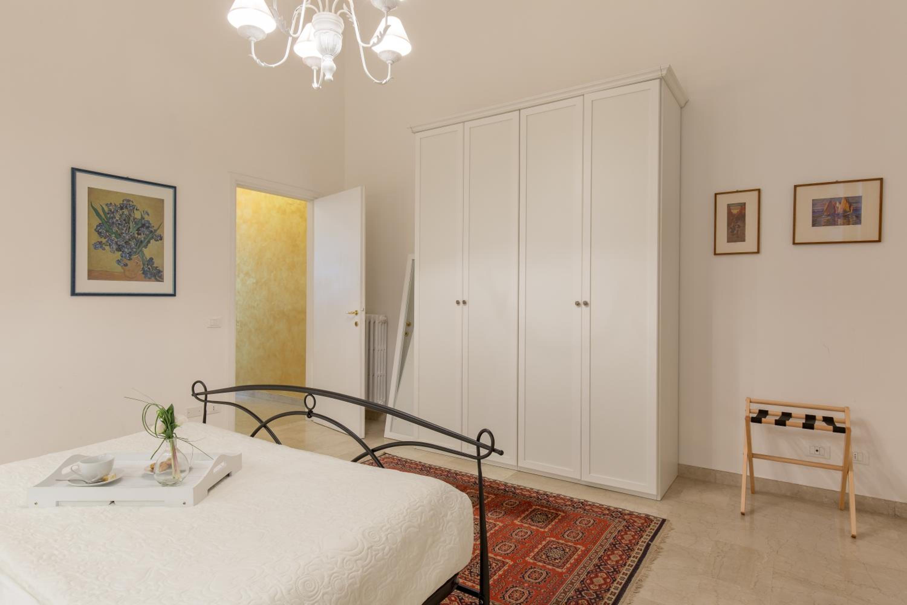 One-Bedroom Apartment - Photo 2