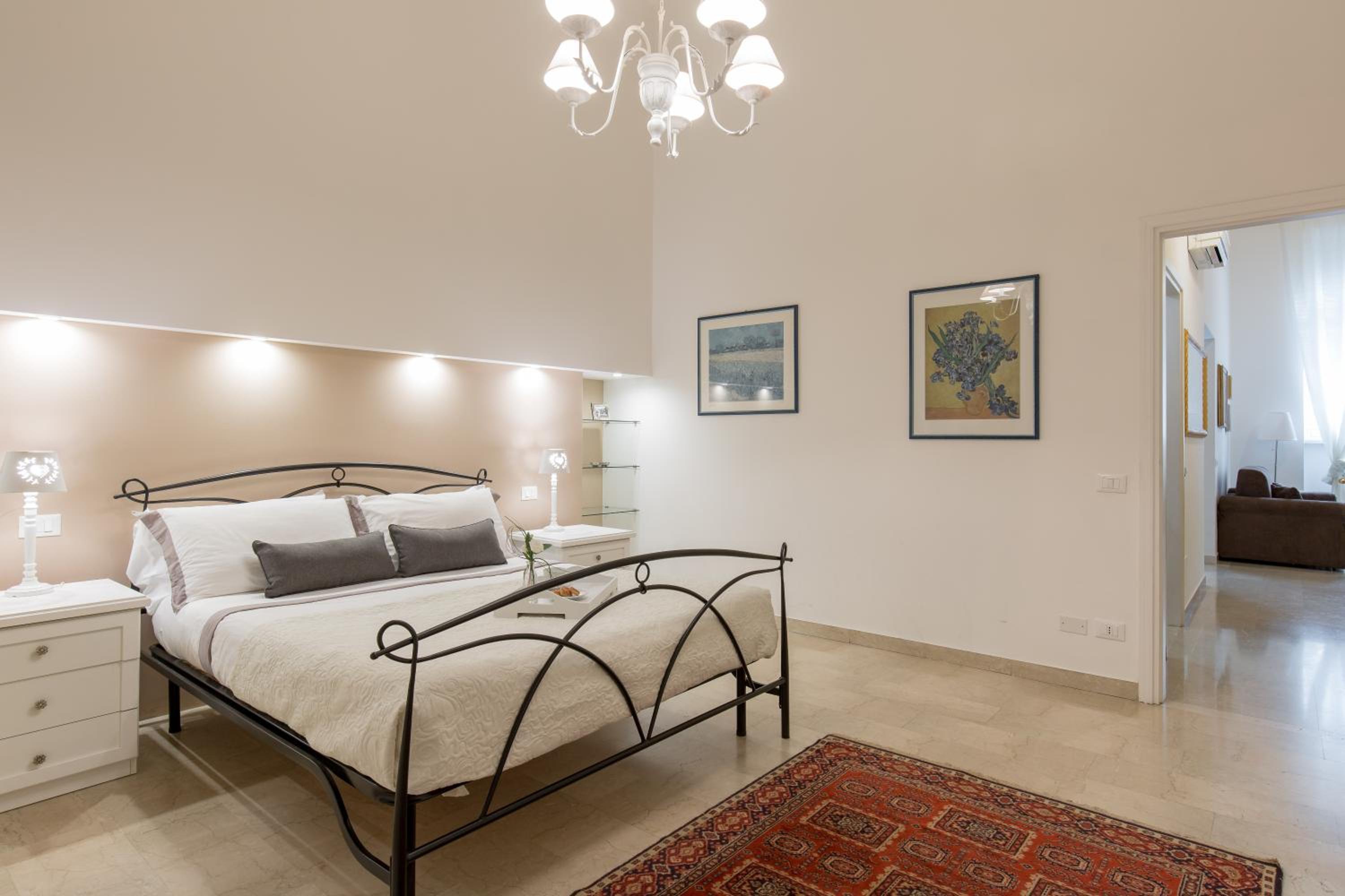 One-Bedroom Apartment - Photo 1