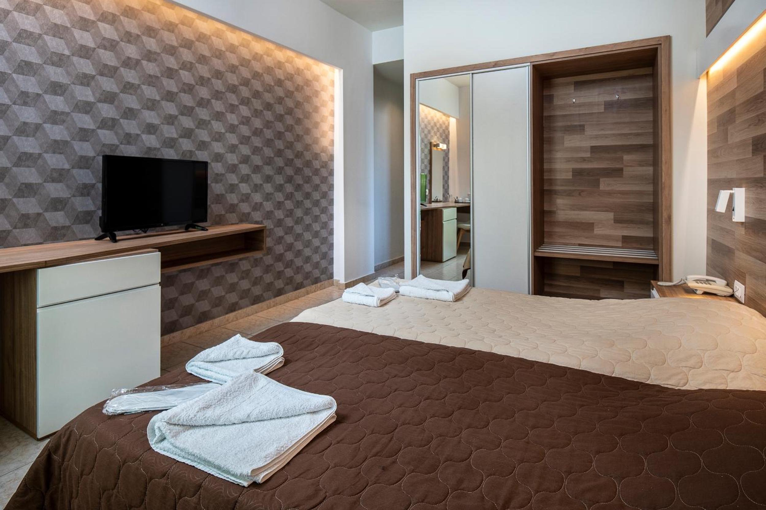 Double or Twin Room photo 3