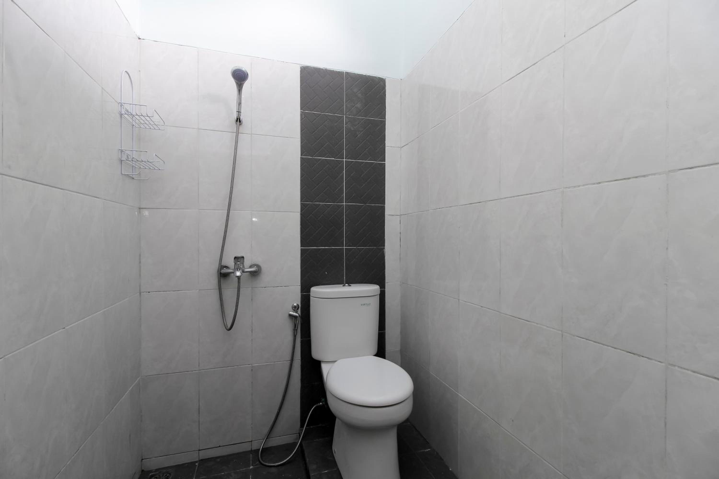 Standard Double Room - Photo 11