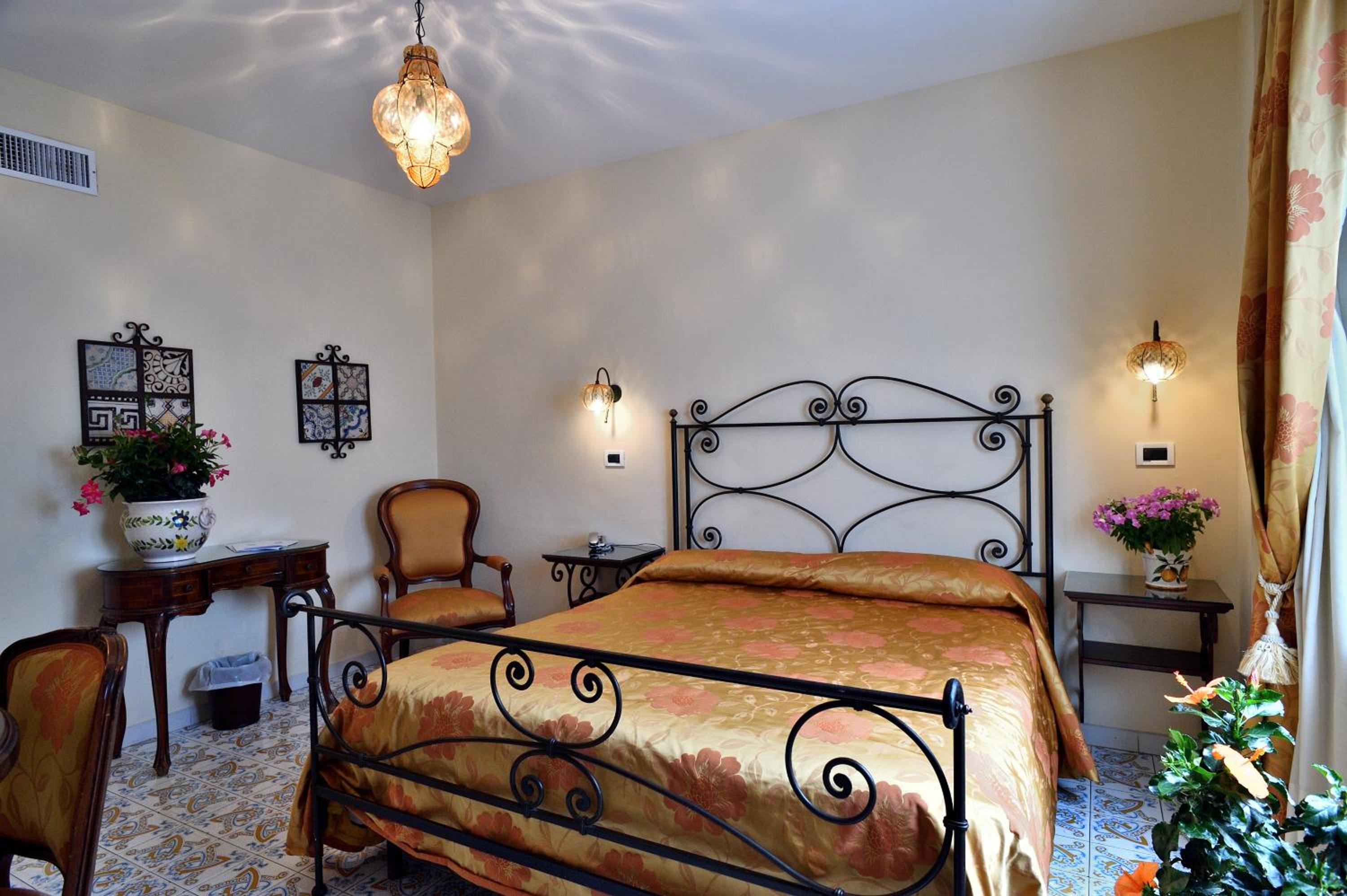 Double Room - Photo 4