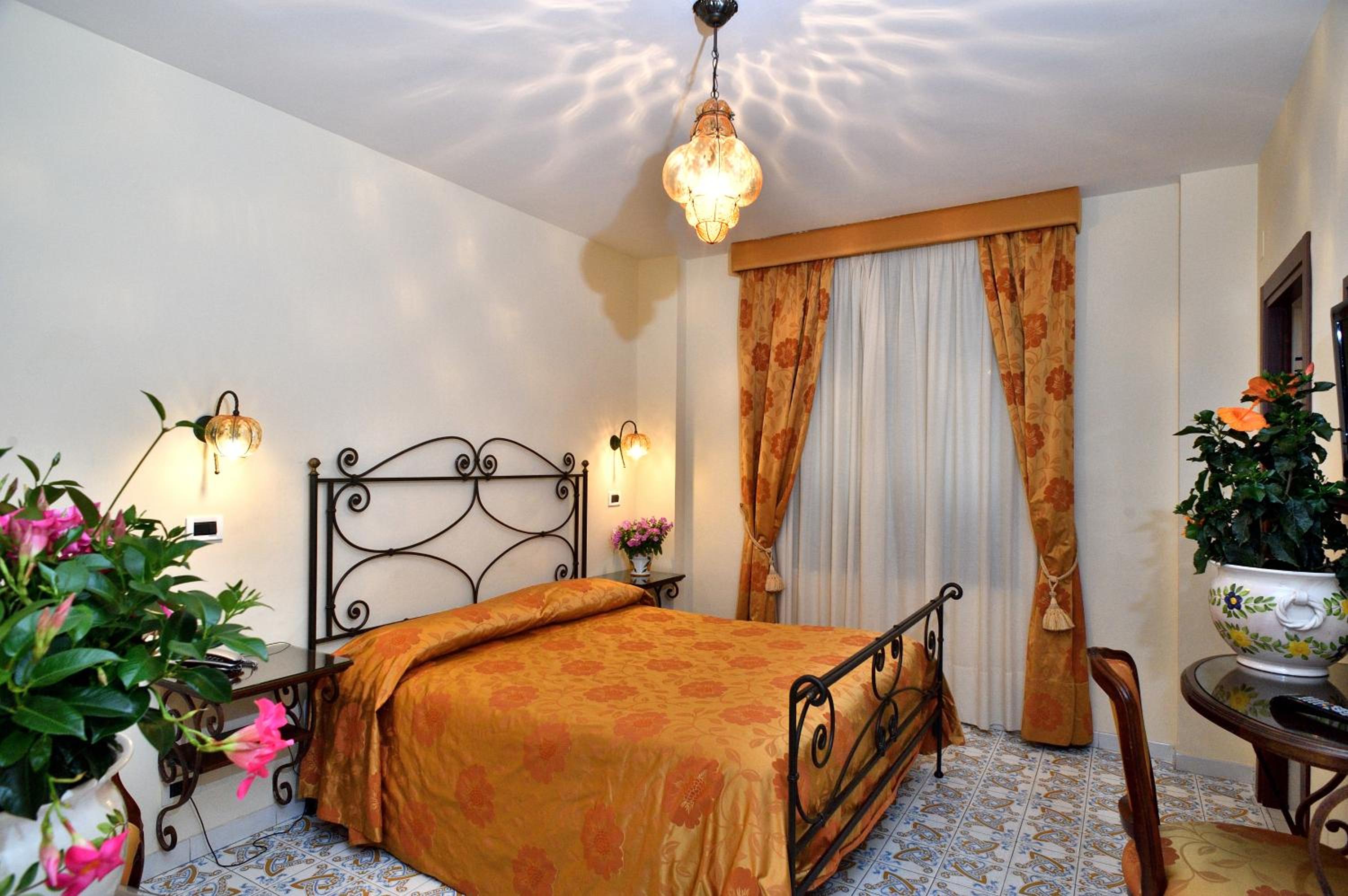 Double Room - Photo 3