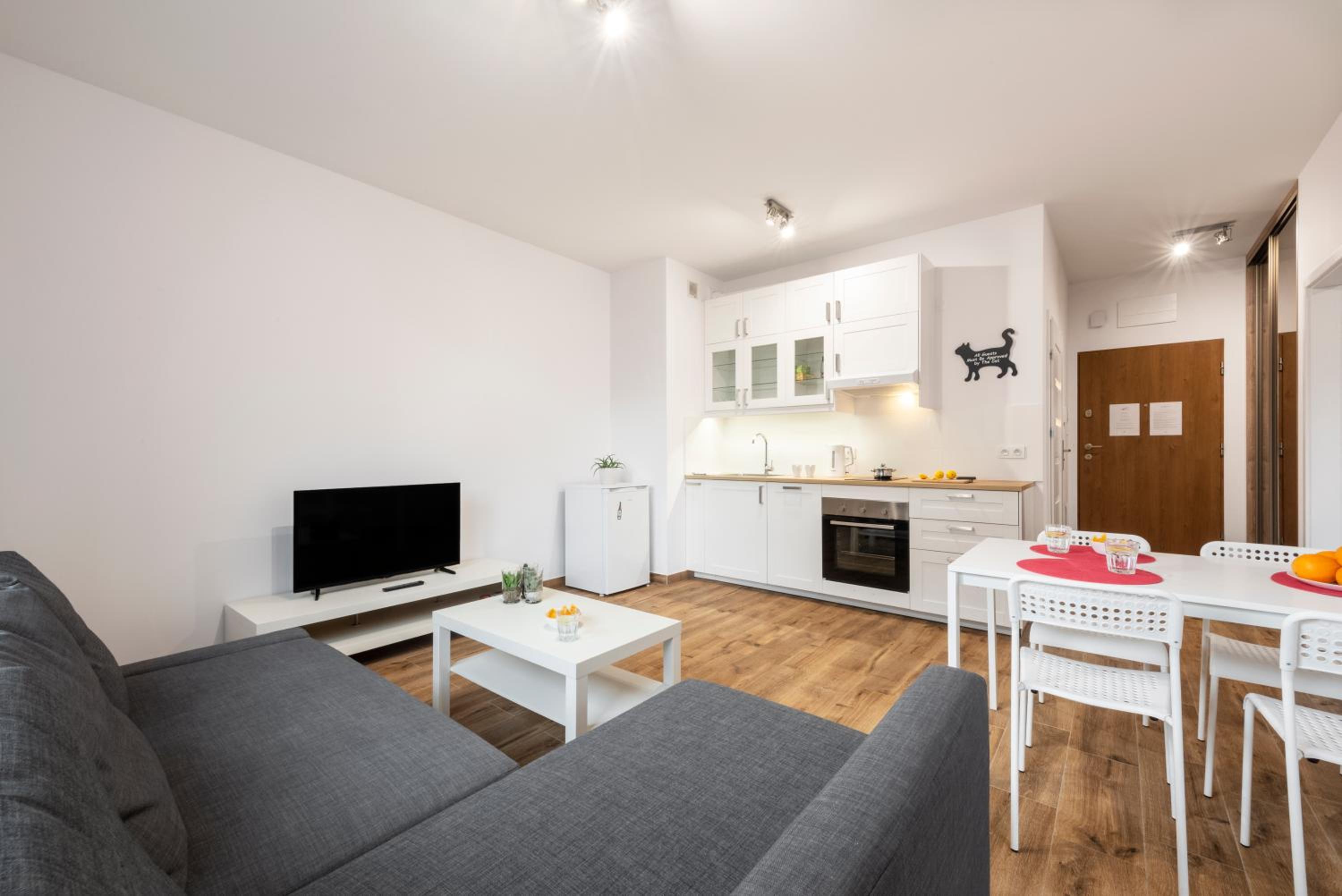 One-Bedroom Apartment - Photo 12