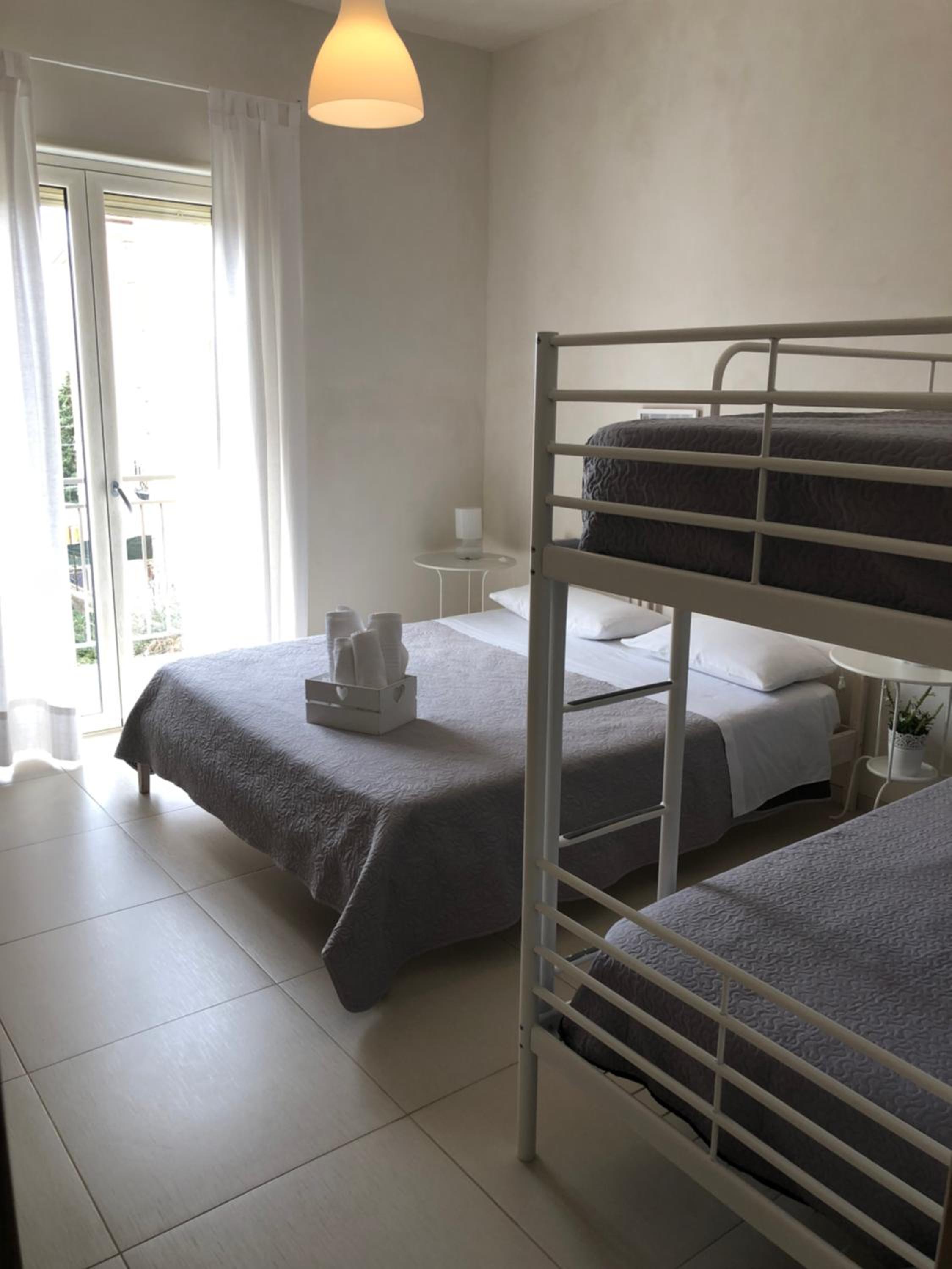 Quadruple Room with Balcony - Photo 5