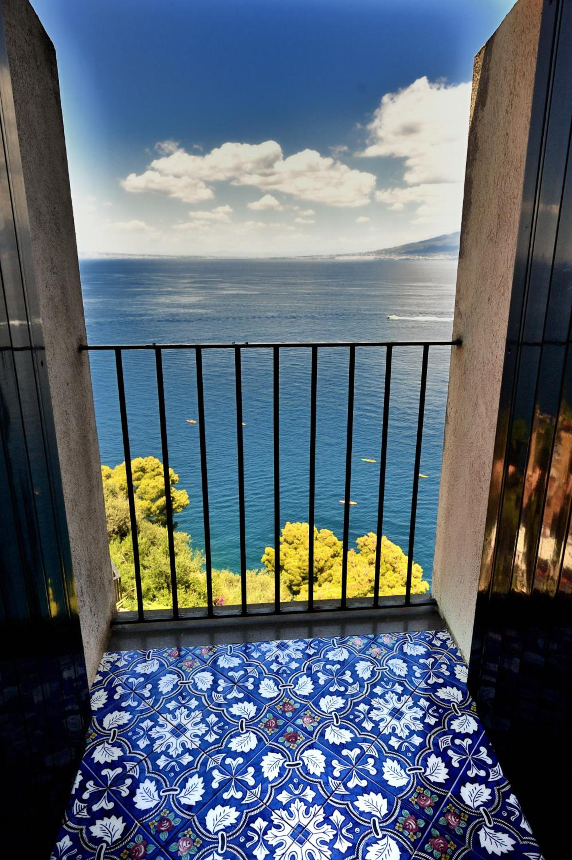 Superior Double Room with Sea View - Photo 3