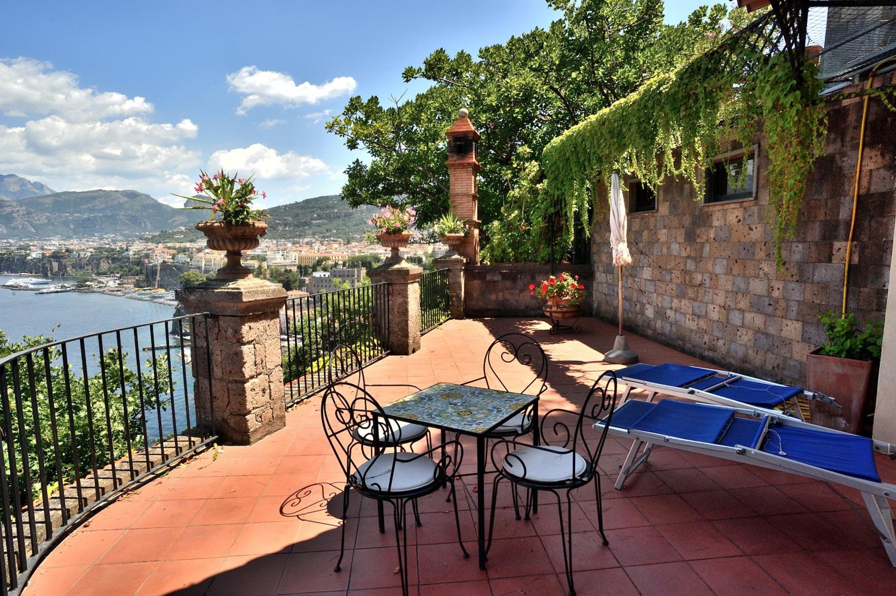Deluxe Double Room with Sea View - Photo 4