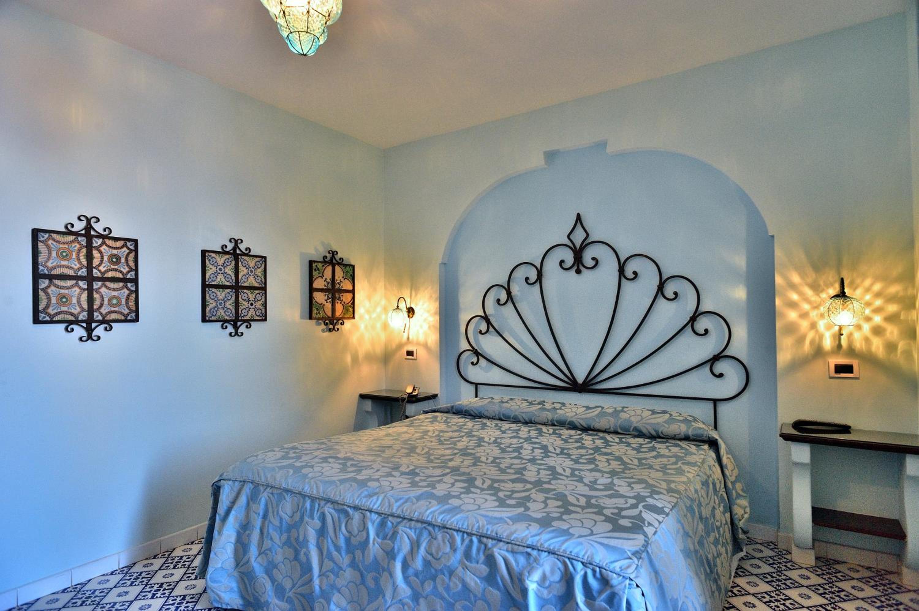 Deluxe Double Room with Sea View - Photo 1